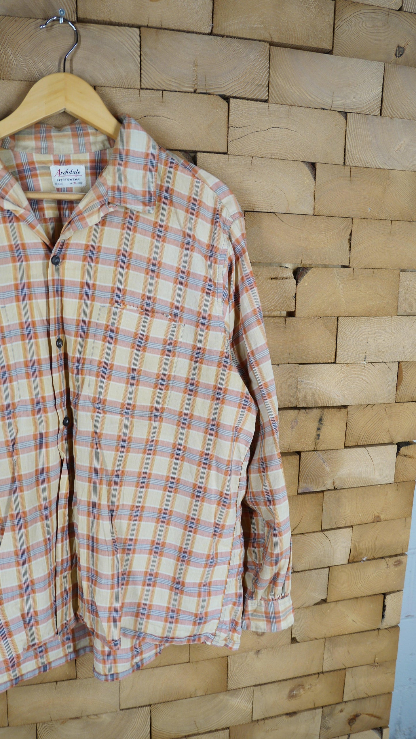 1960s Distressed Loop Collar | L