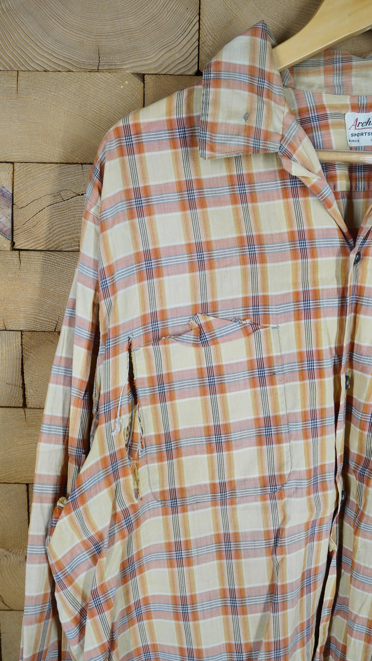 1960s Distressed Loop Collar | L