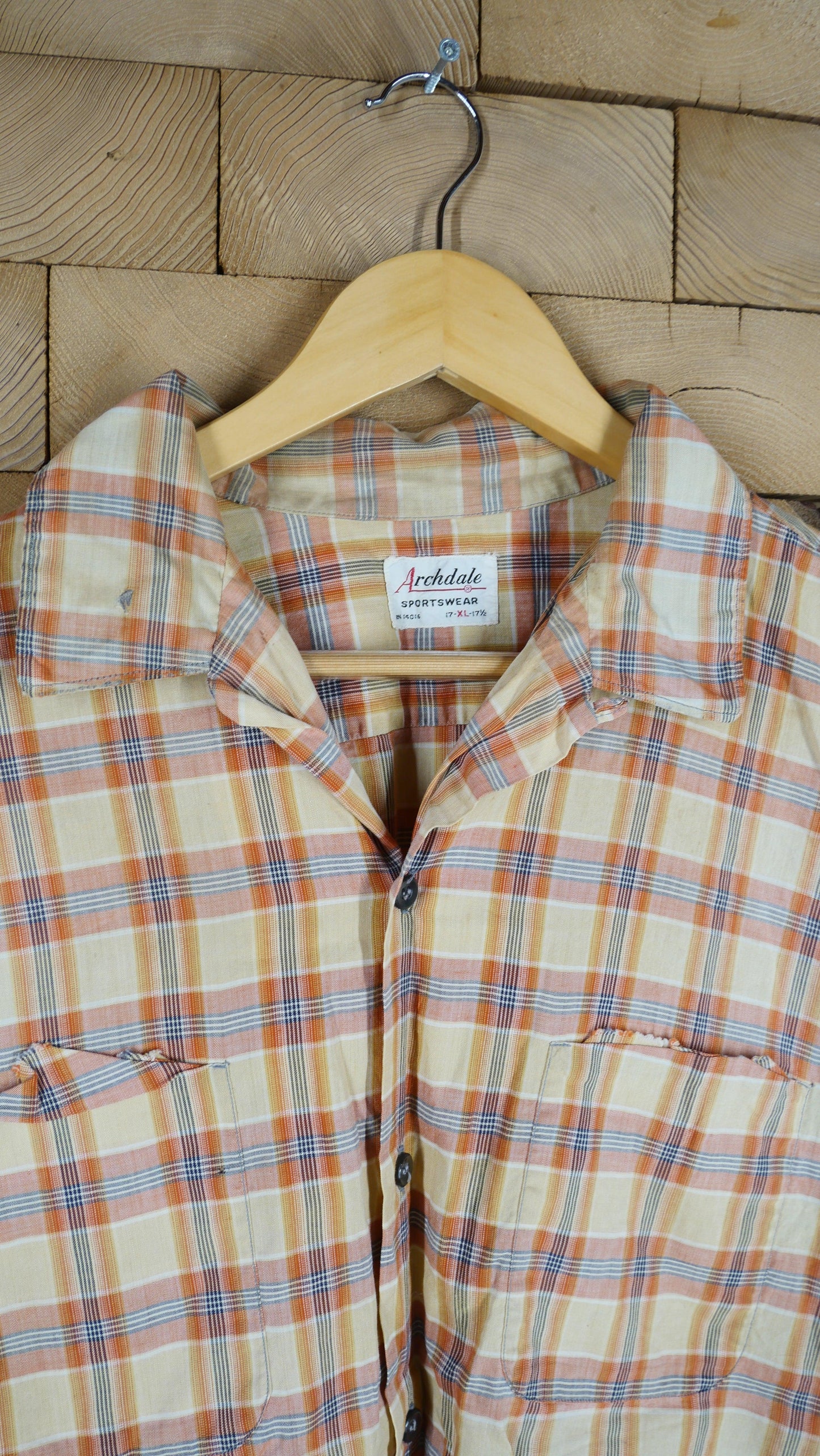 1960s Distressed Loop Collar | L