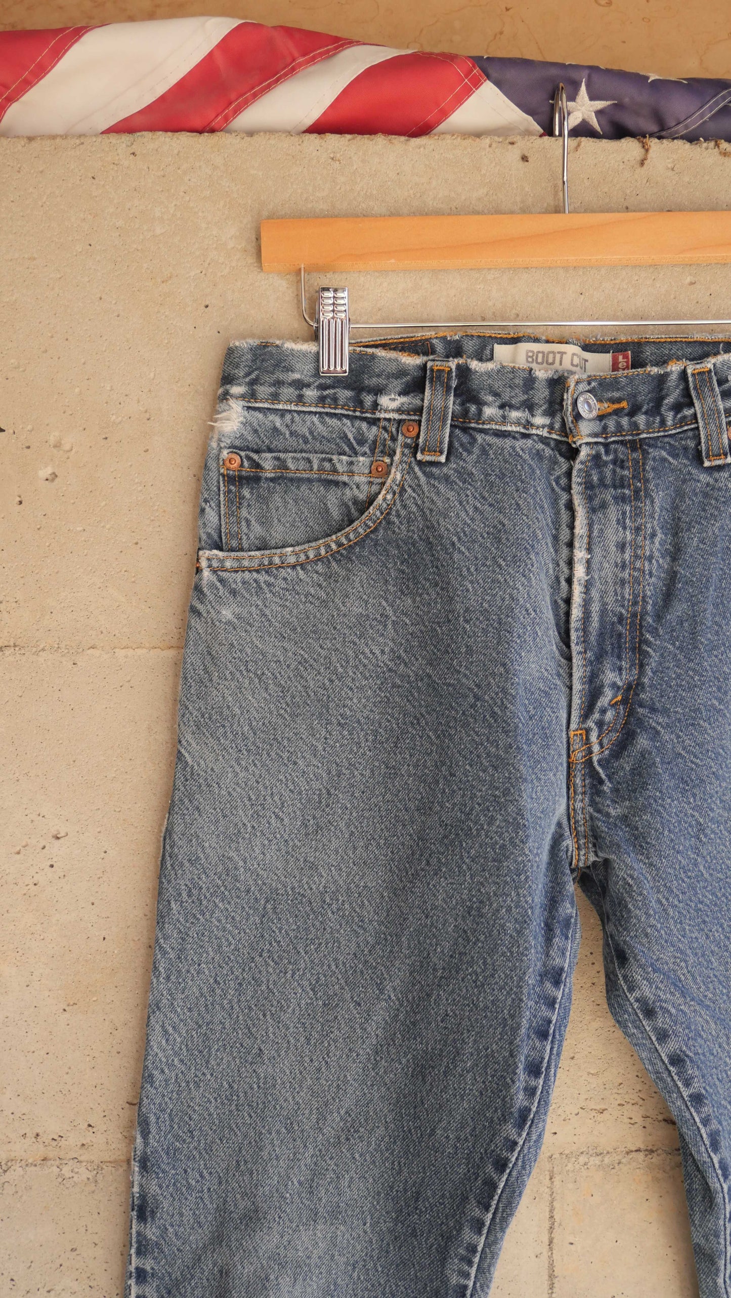 2000s Flared Levi's | 32