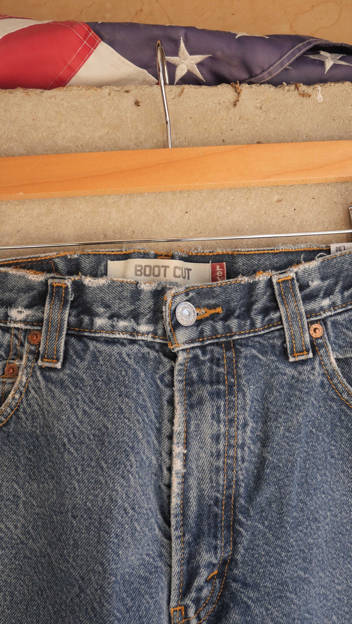 2000s Flared Levi's | 32