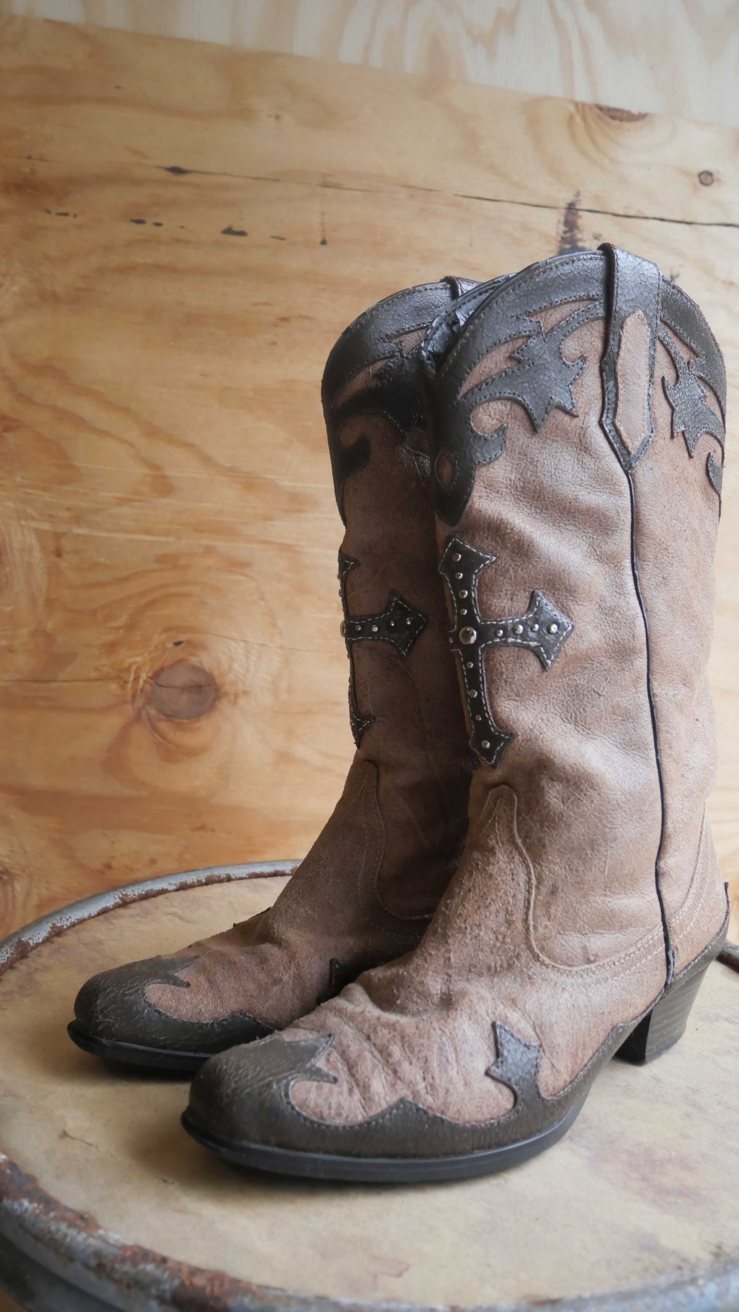 2000s Cross Cowboy Boots | 7.5