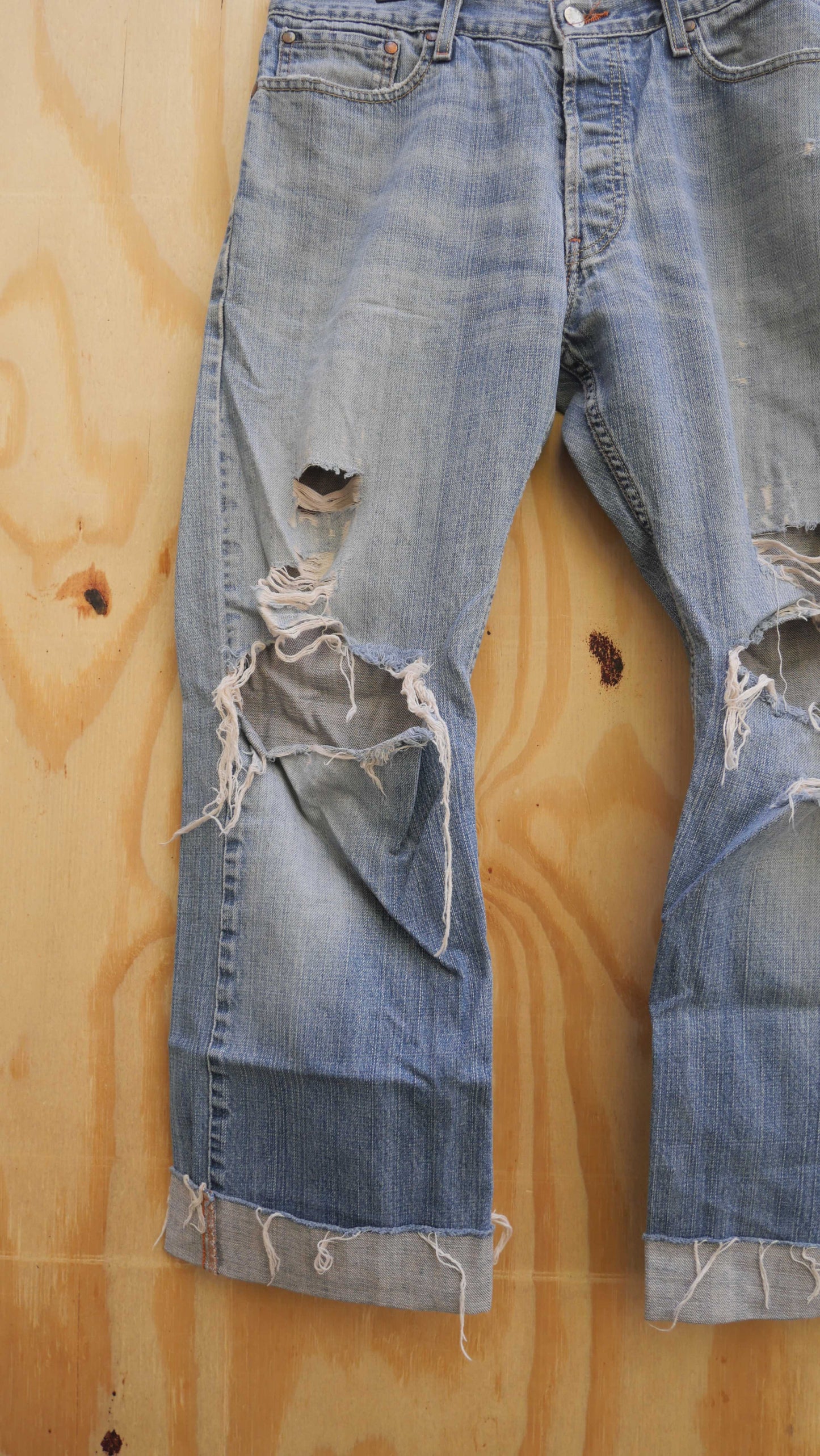 2000s Distressed Levi's | 34