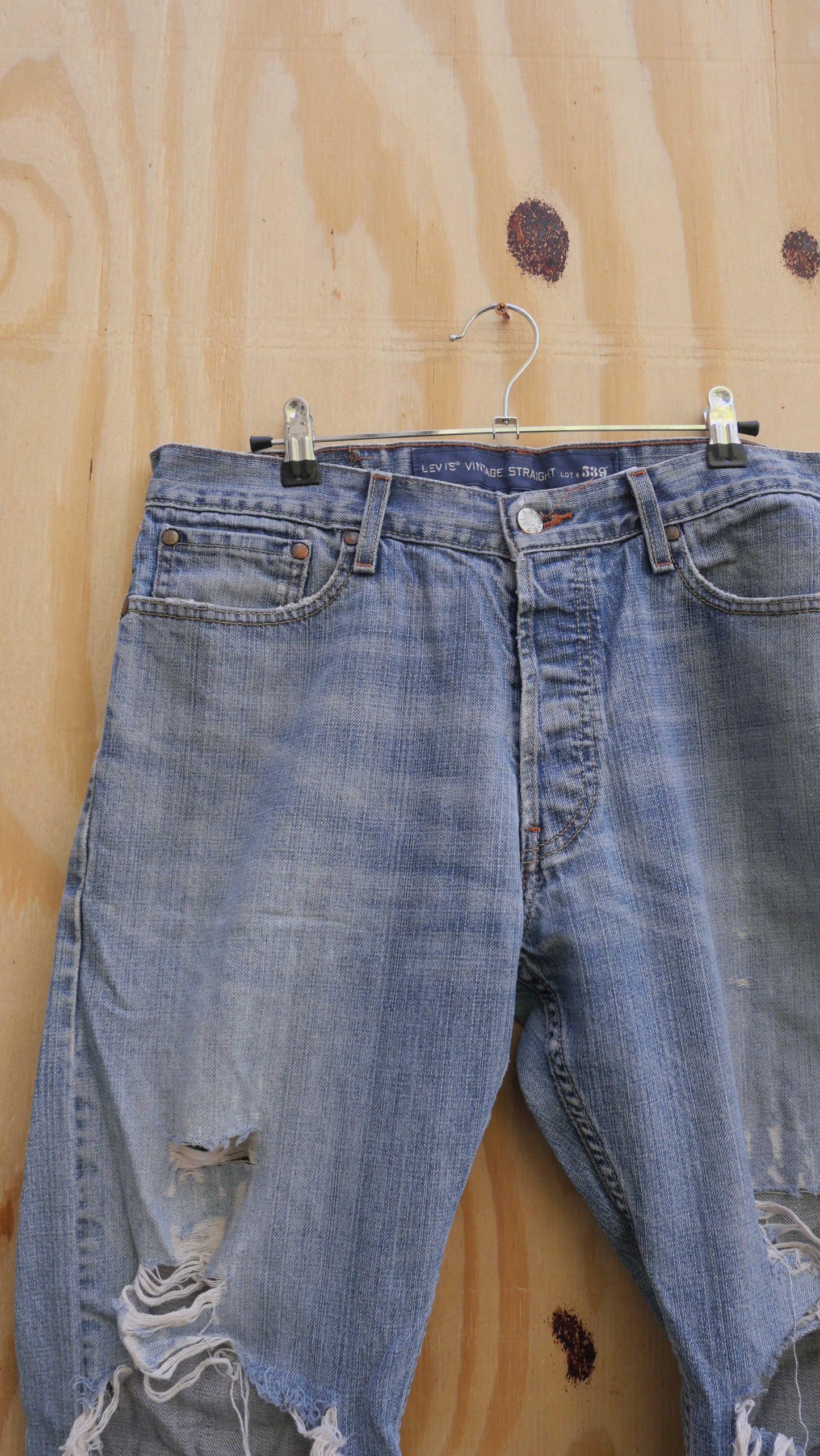 2000s Distressed Levi's | 34