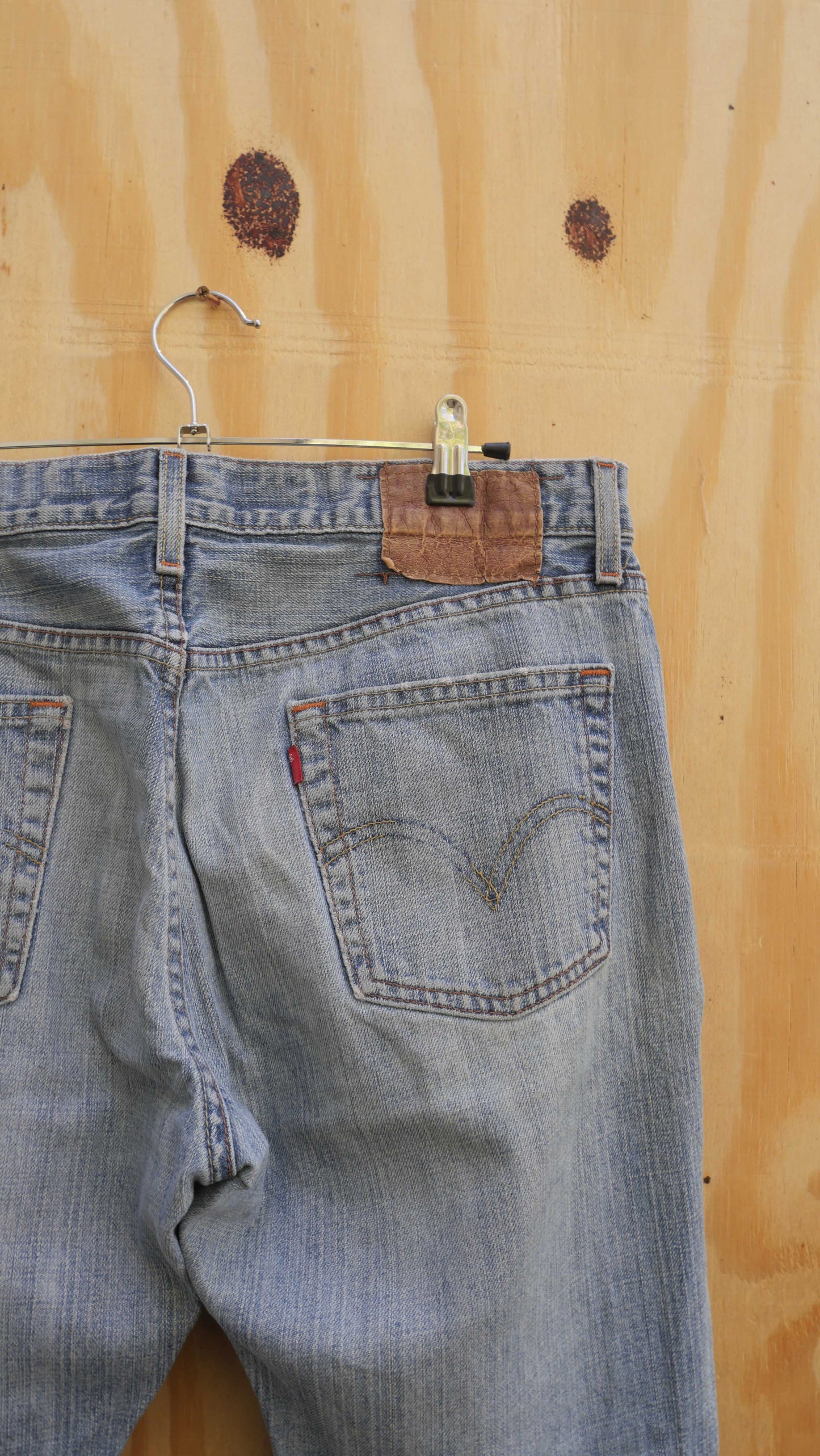 2000s Distressed Levi's | 34