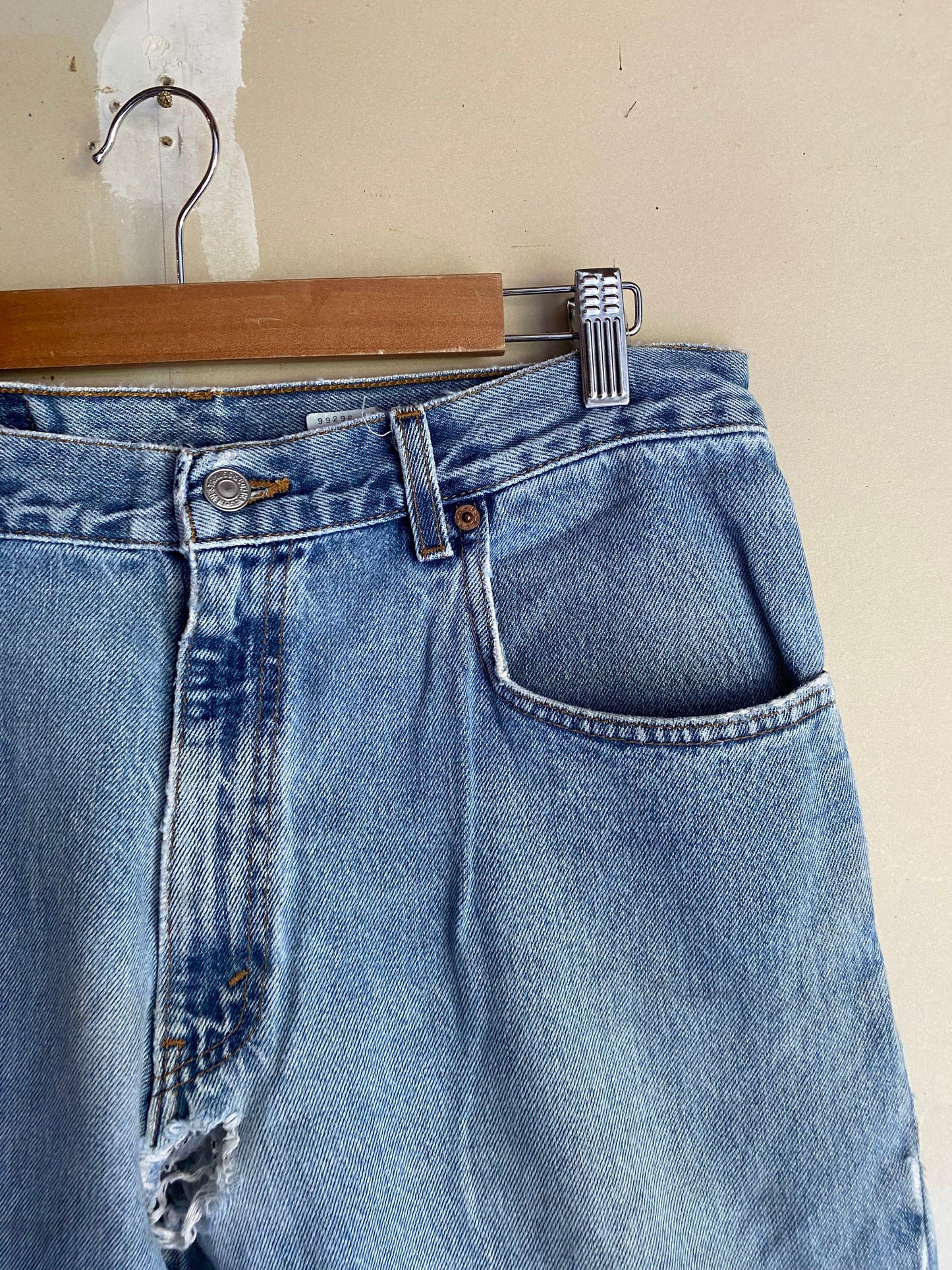 1990s Light Wash Levis Denim | 33