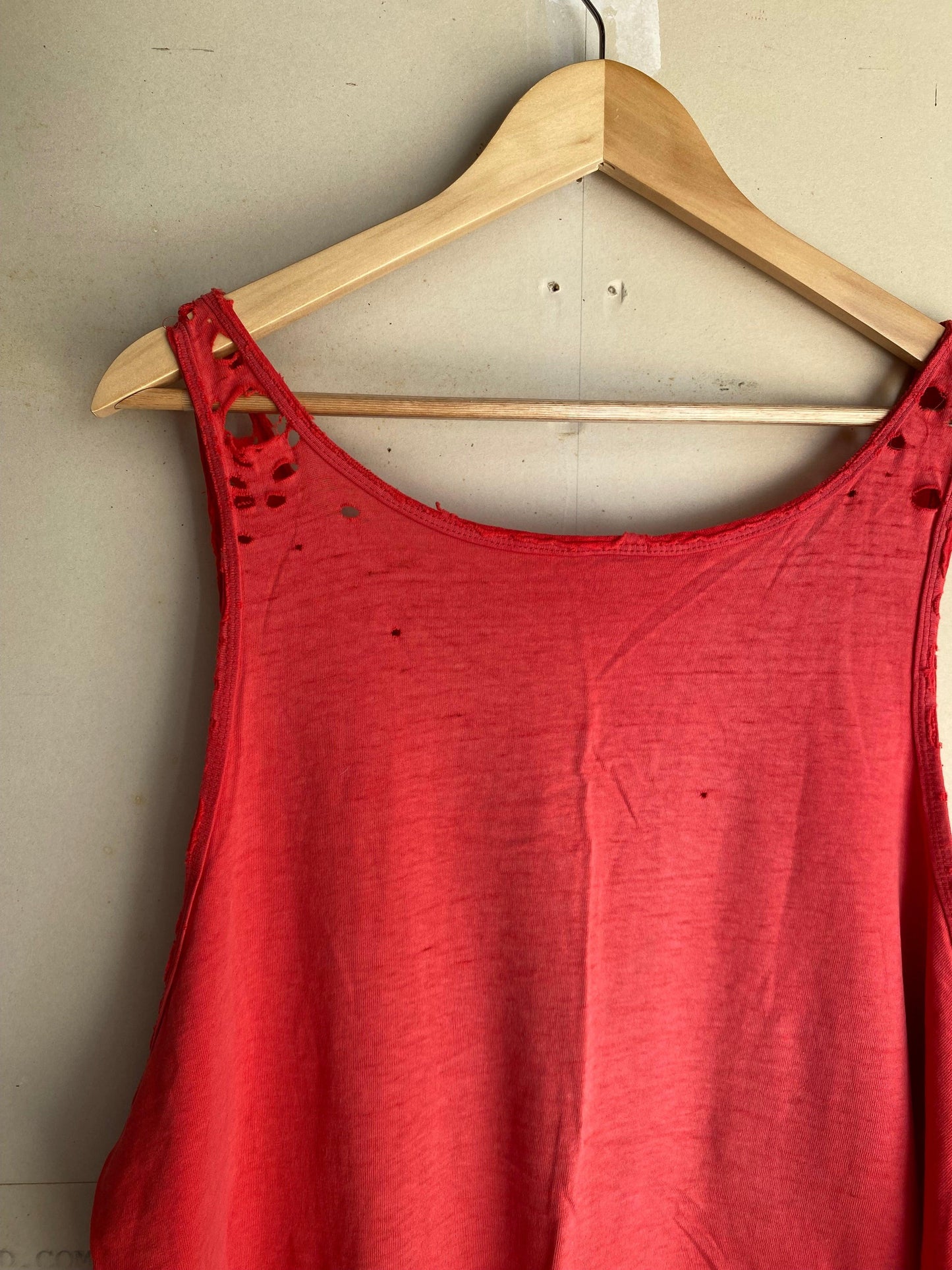 1990s Faded and Distressed Tank | XL