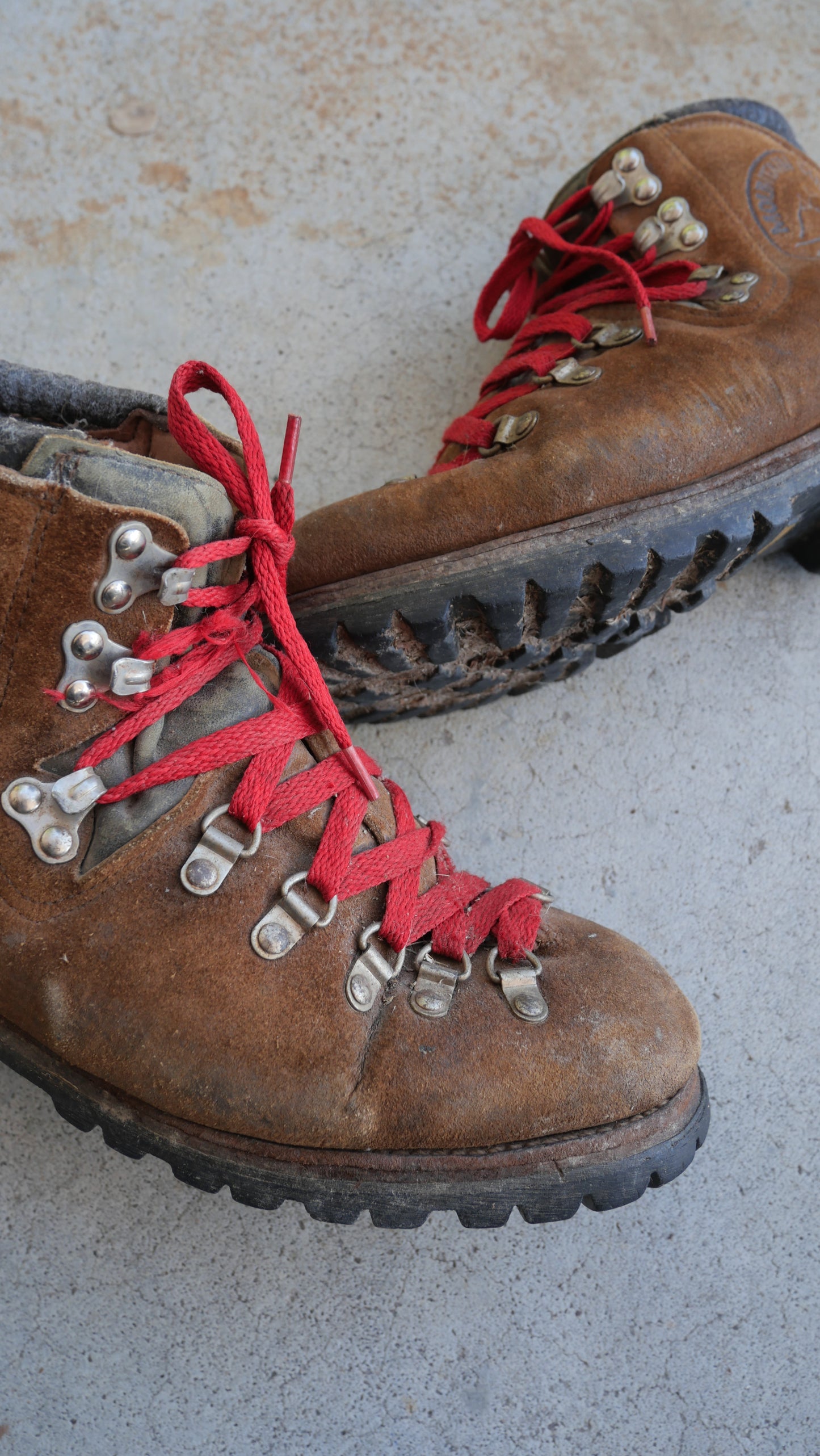 1980s Hiking Boots | 8.5