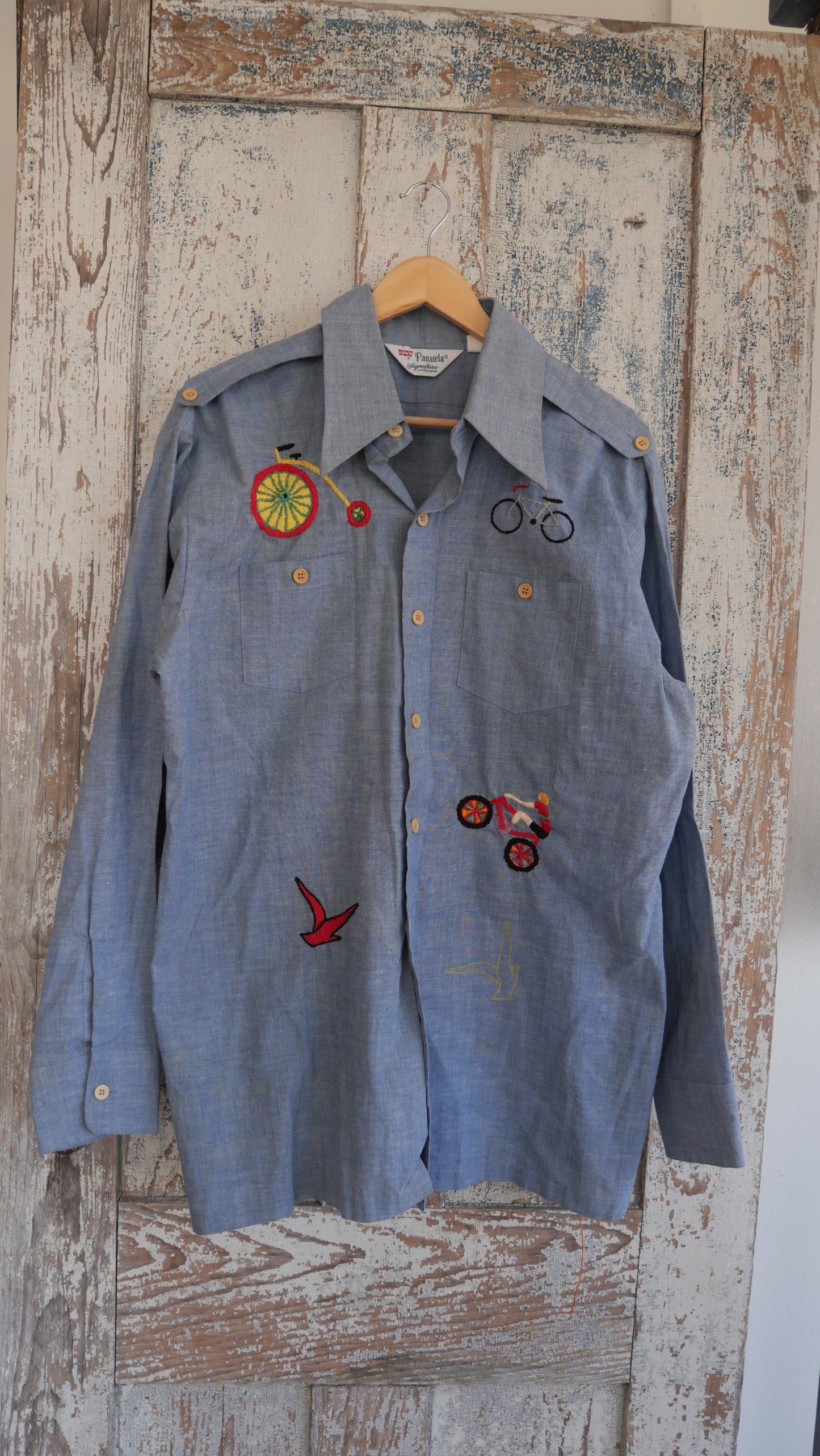 1970s Levi's Embroidered Shirt | L