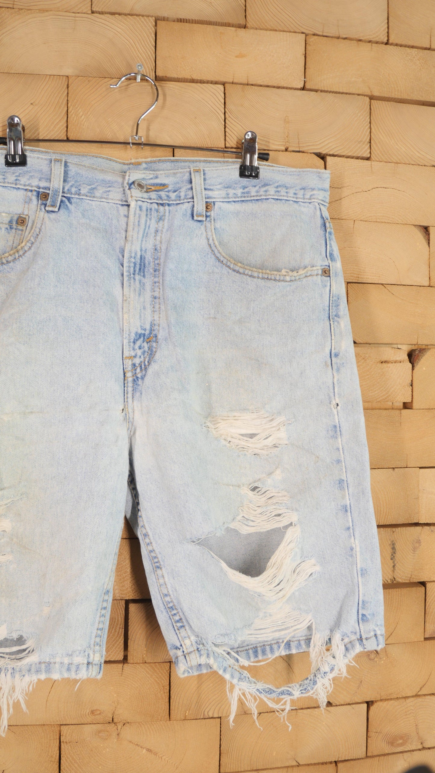 2000s Light Wash Distressed Levi Jorts | 34