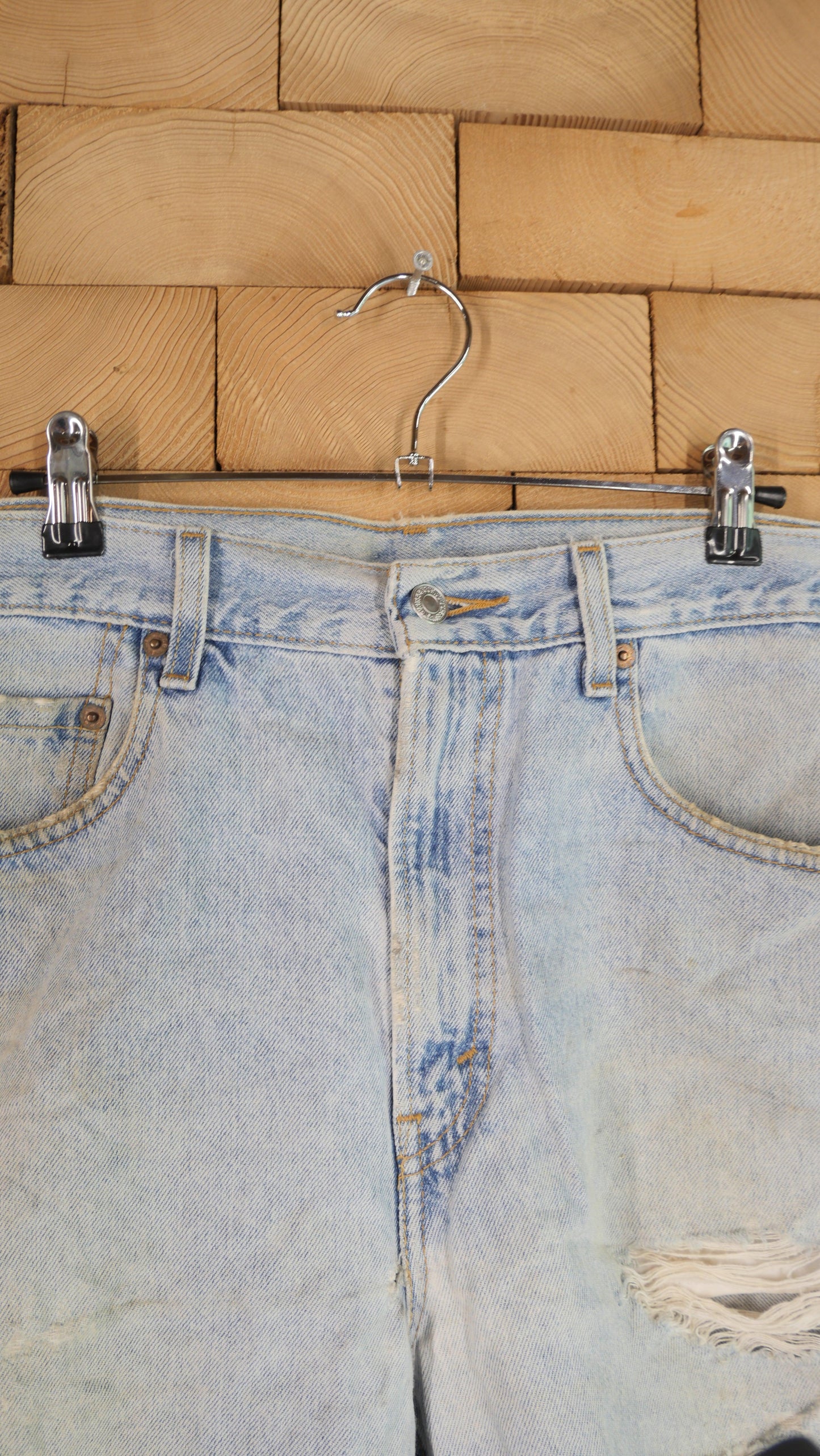 2000s Light Wash Distressed Levi Jorts | 34