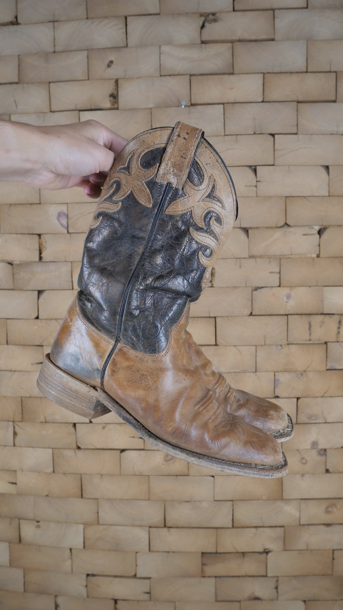 2000s Square Toe Cowboy Boots | 7.5