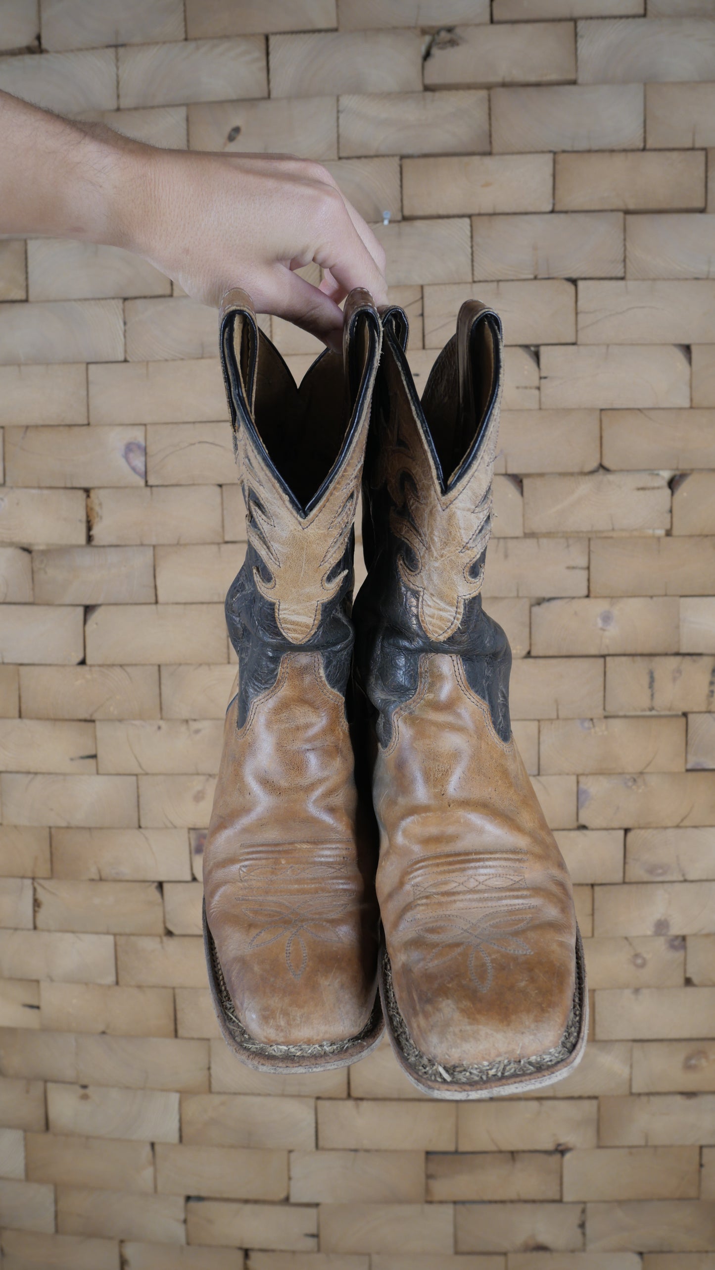 2000s Square Toe Cowboy Boots | 7.5