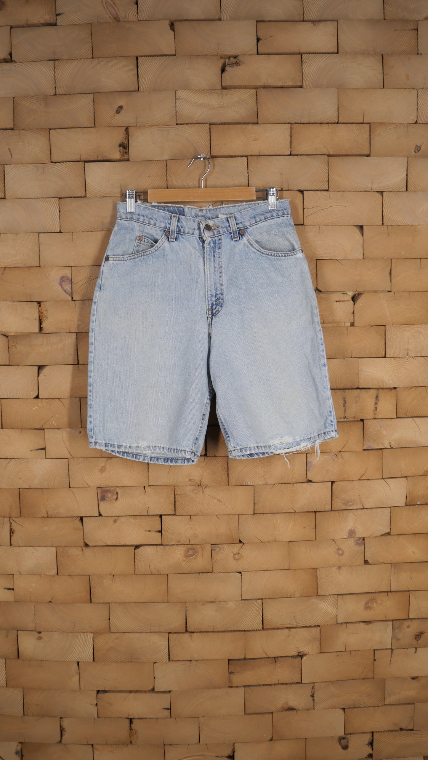 1990s baggy Distressed Levi Jorts | 31