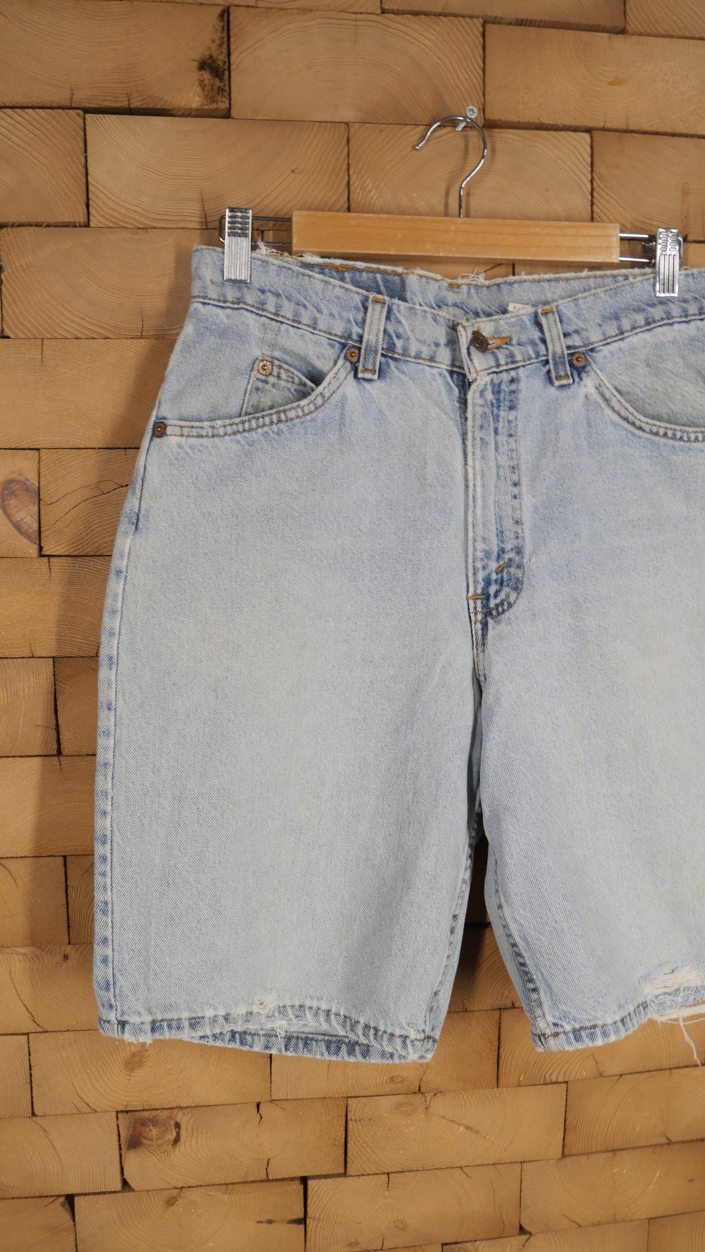 1990s baggy Distressed Levi Jorts | 31