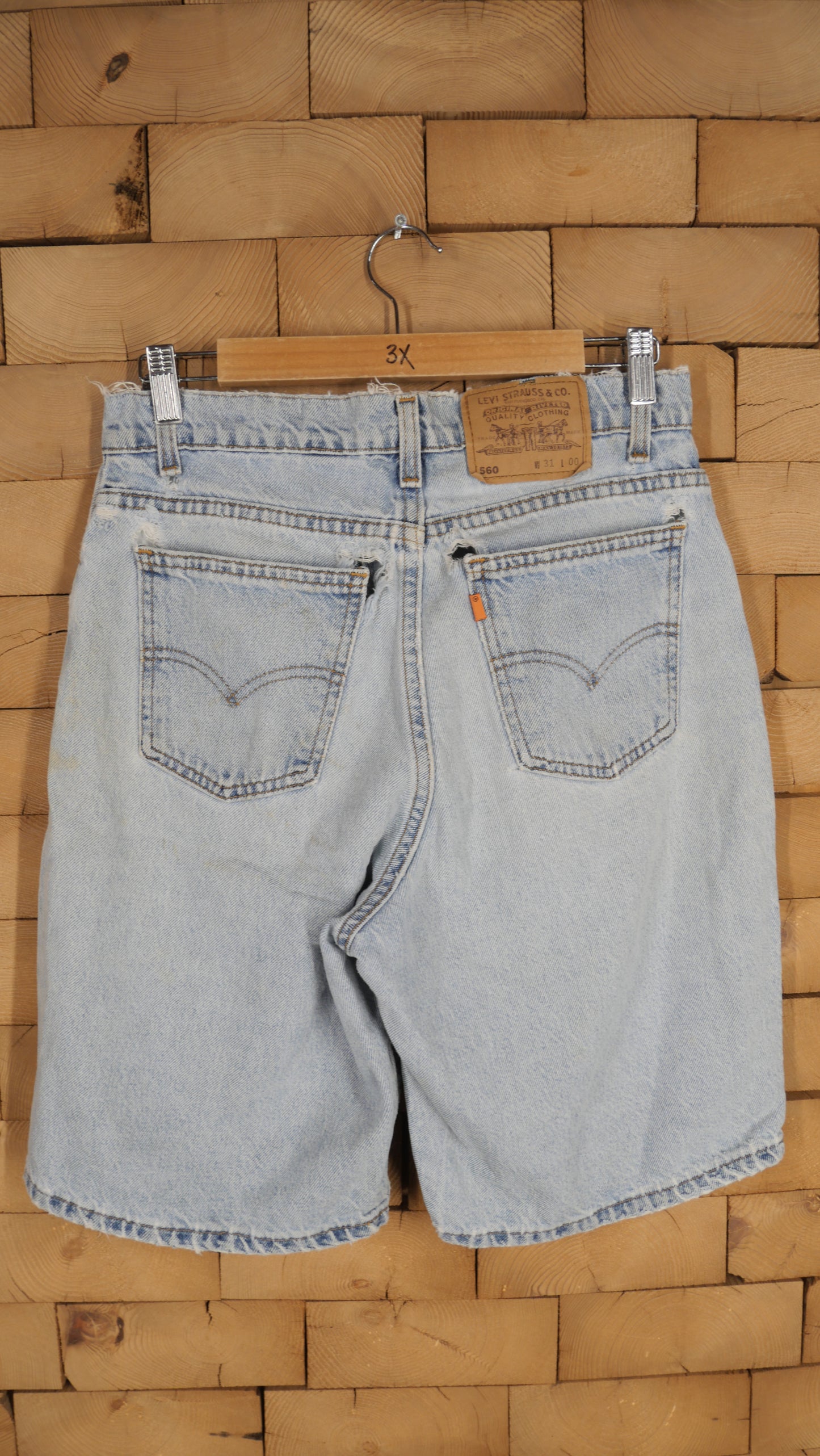 1990s baggy Distressed Levi Jorts | 31