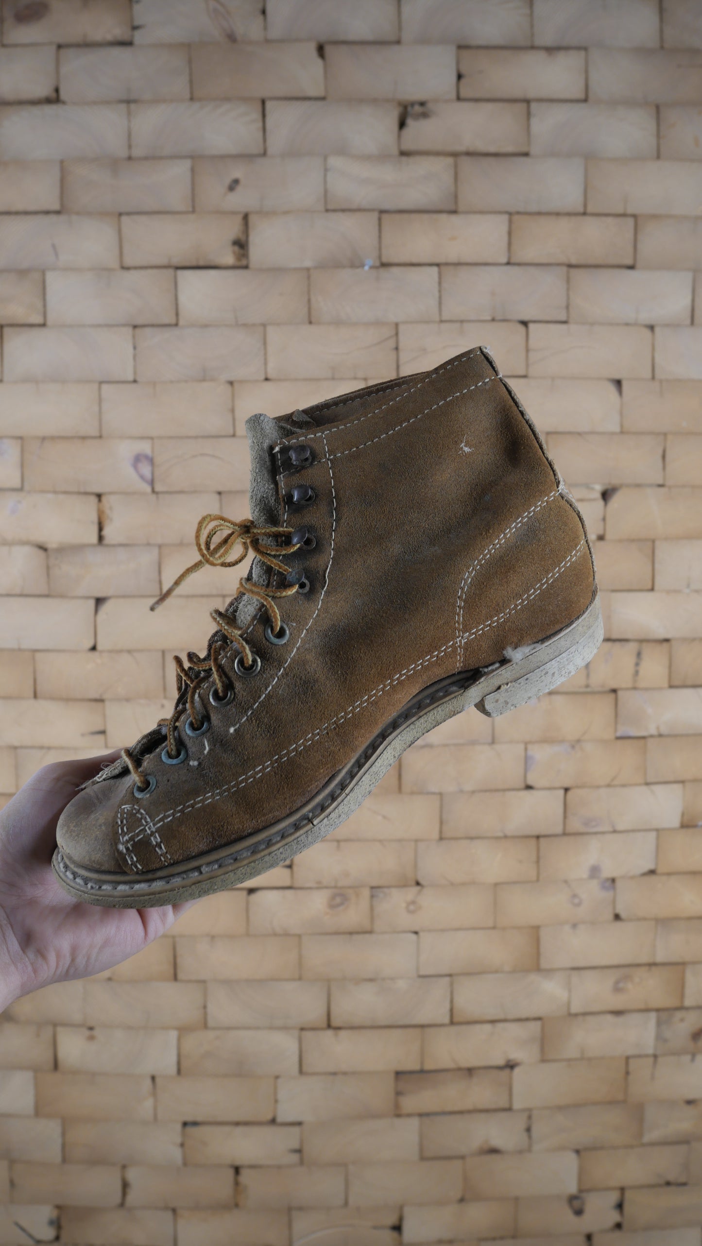 1970s Hiking Boots | 7