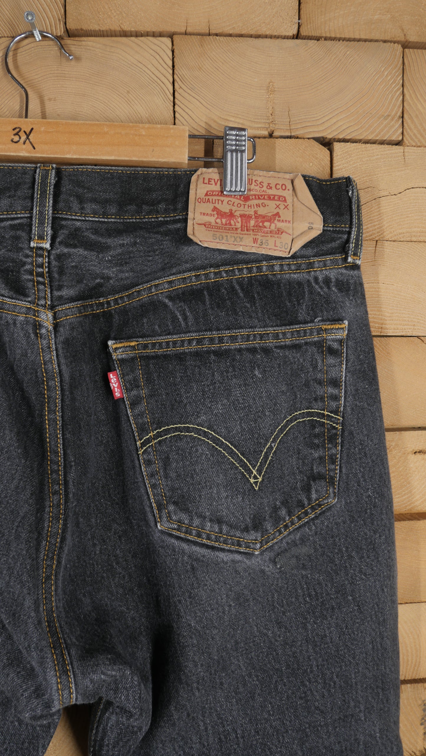 2000s Dark Wash 501 Levis | 36