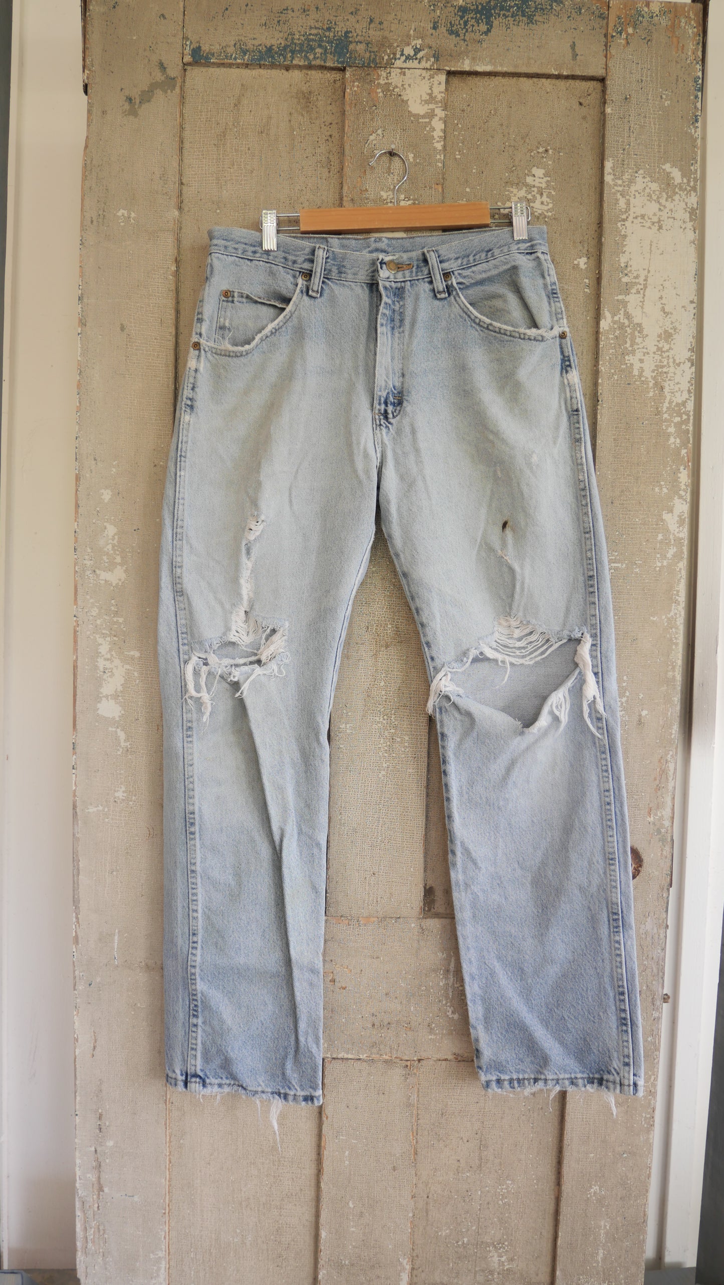 1990s Light Wash Distressed Denim | 33