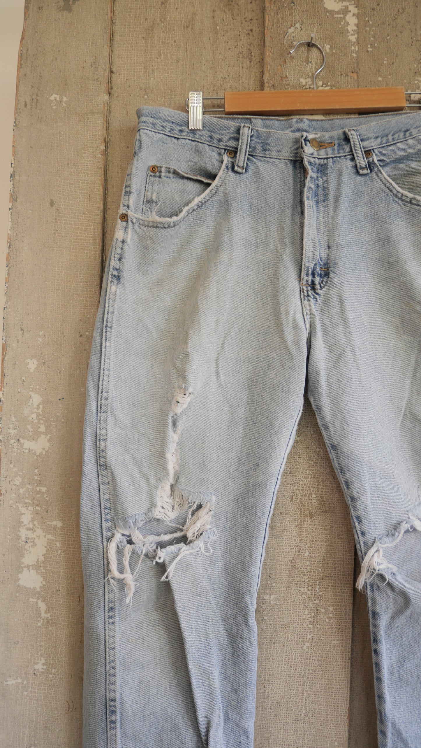 1990s Light Wash Distressed Denim | 33