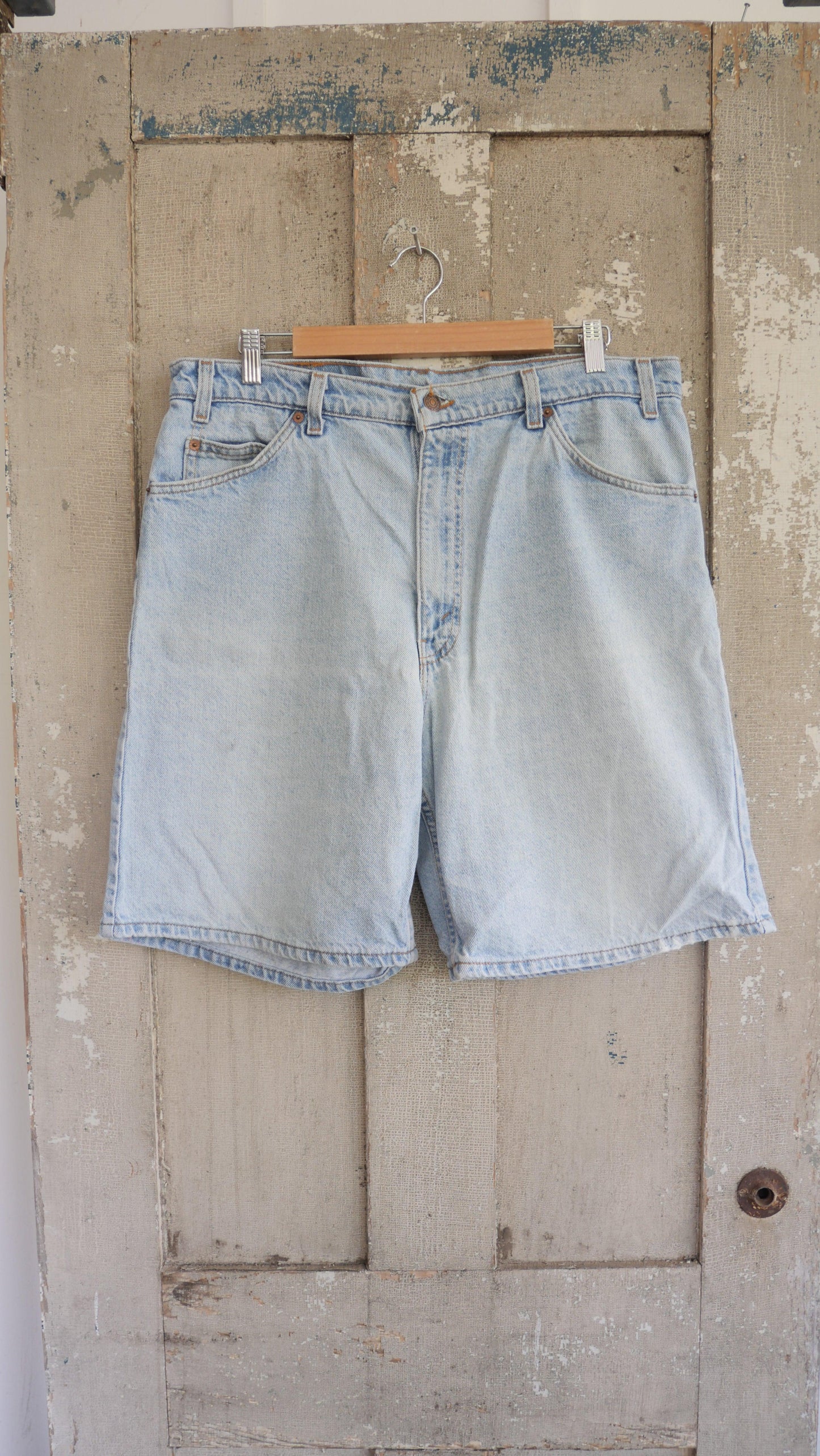 1990s Light Wash Levi's Jorts | 36