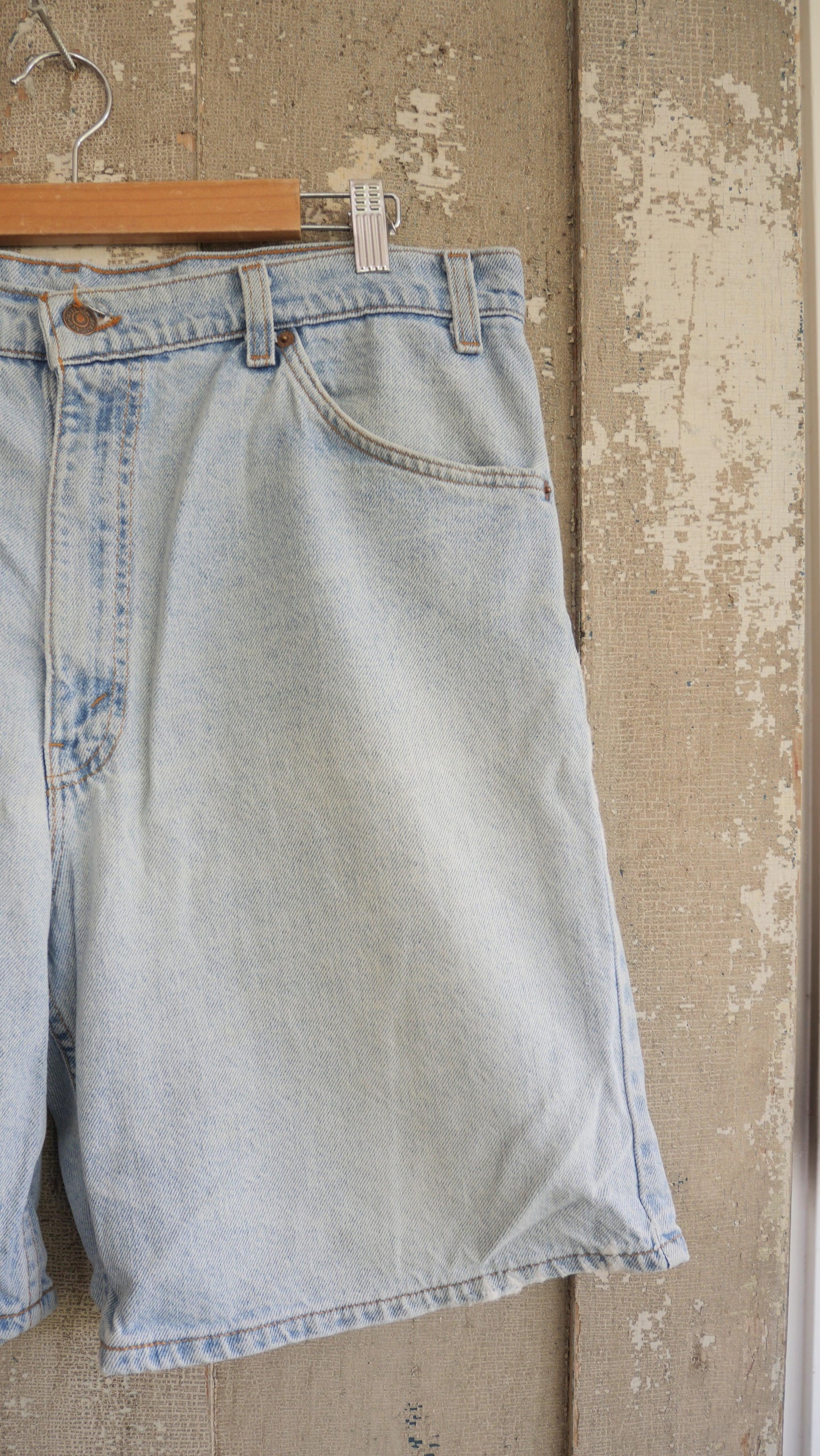 1990s Light Wash Levi's Jorts | 36