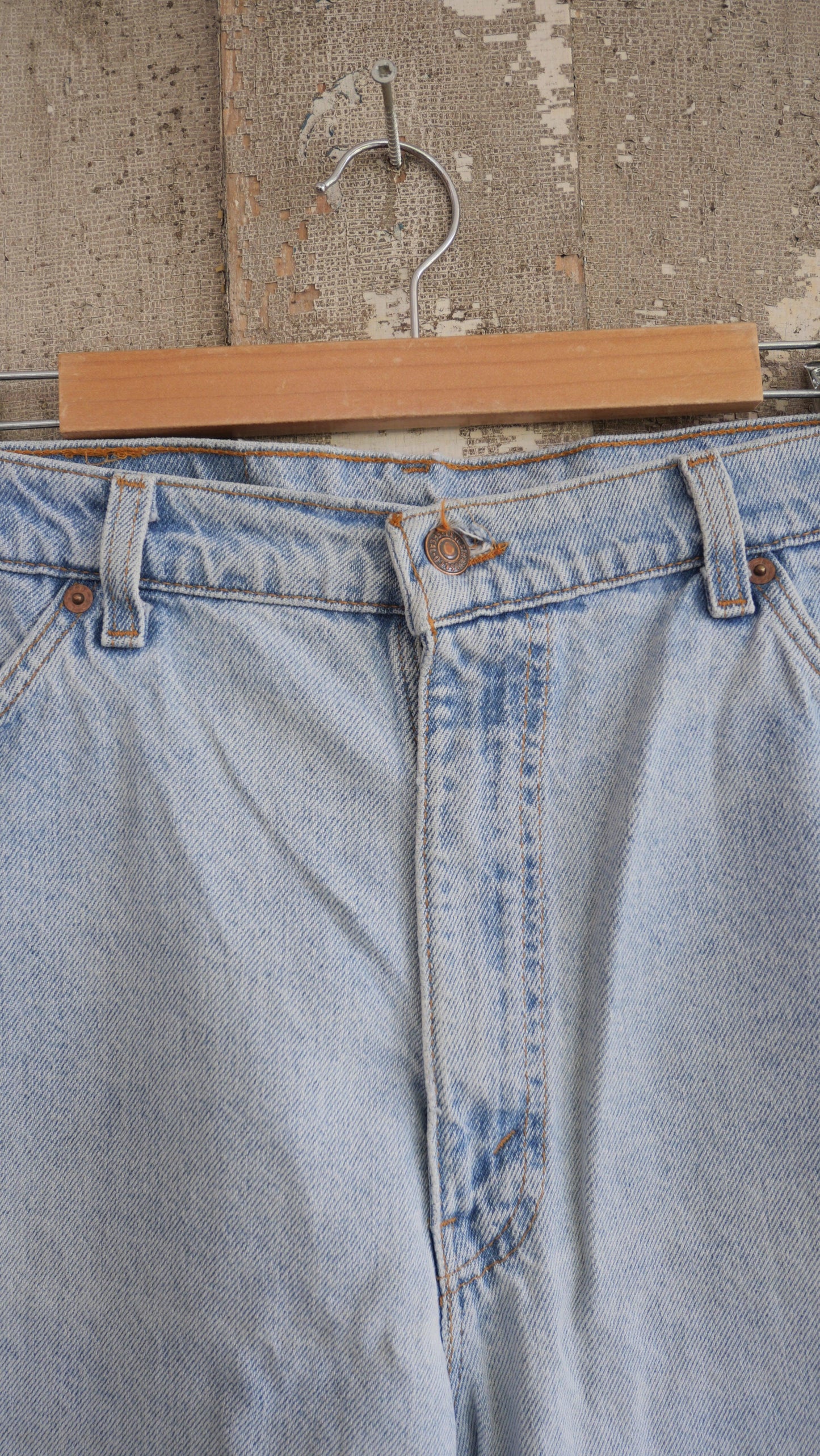 1990s Light Wash Levi's Jorts | 36