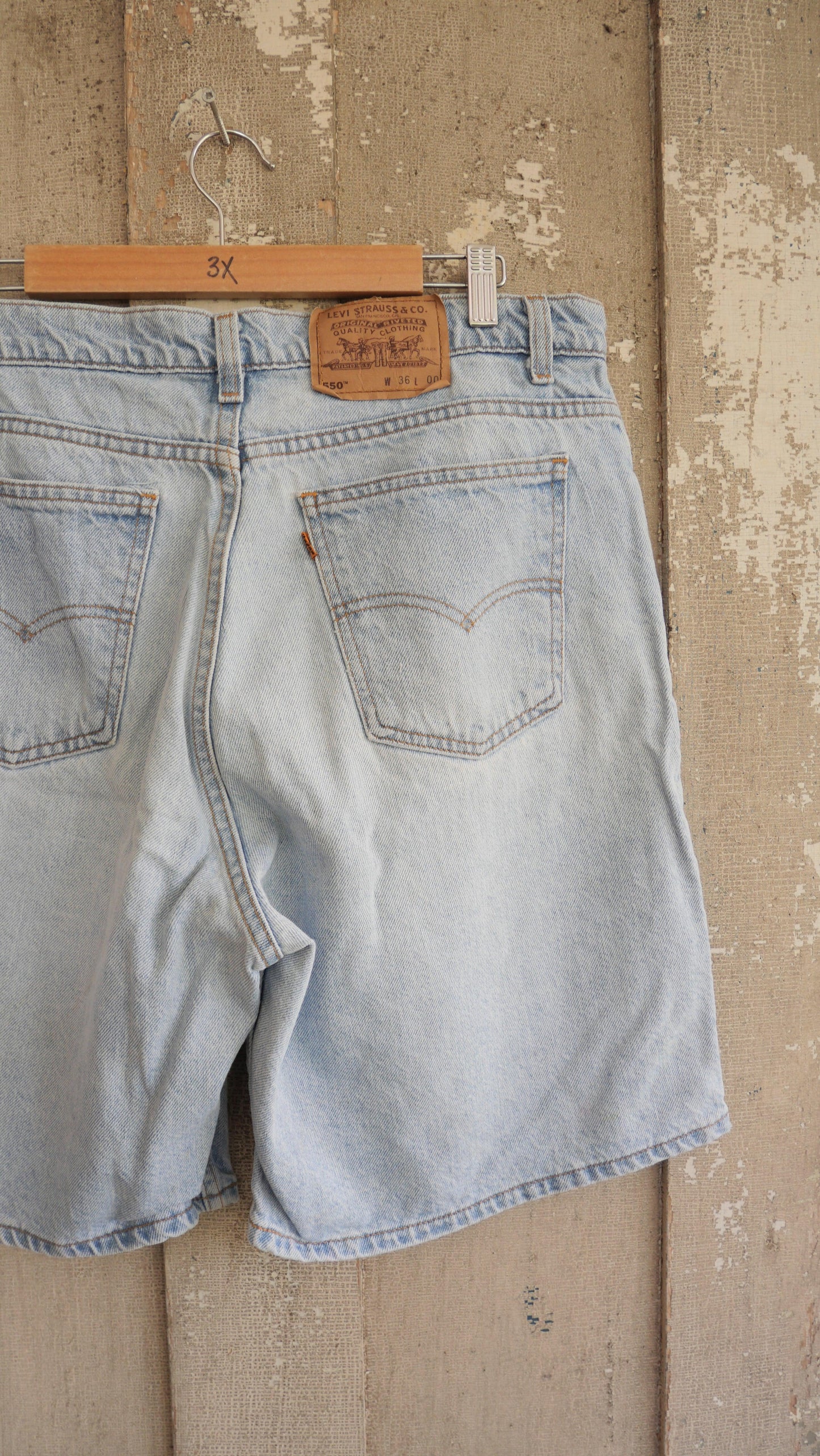 1990s Light Wash Levi's Jorts | 36