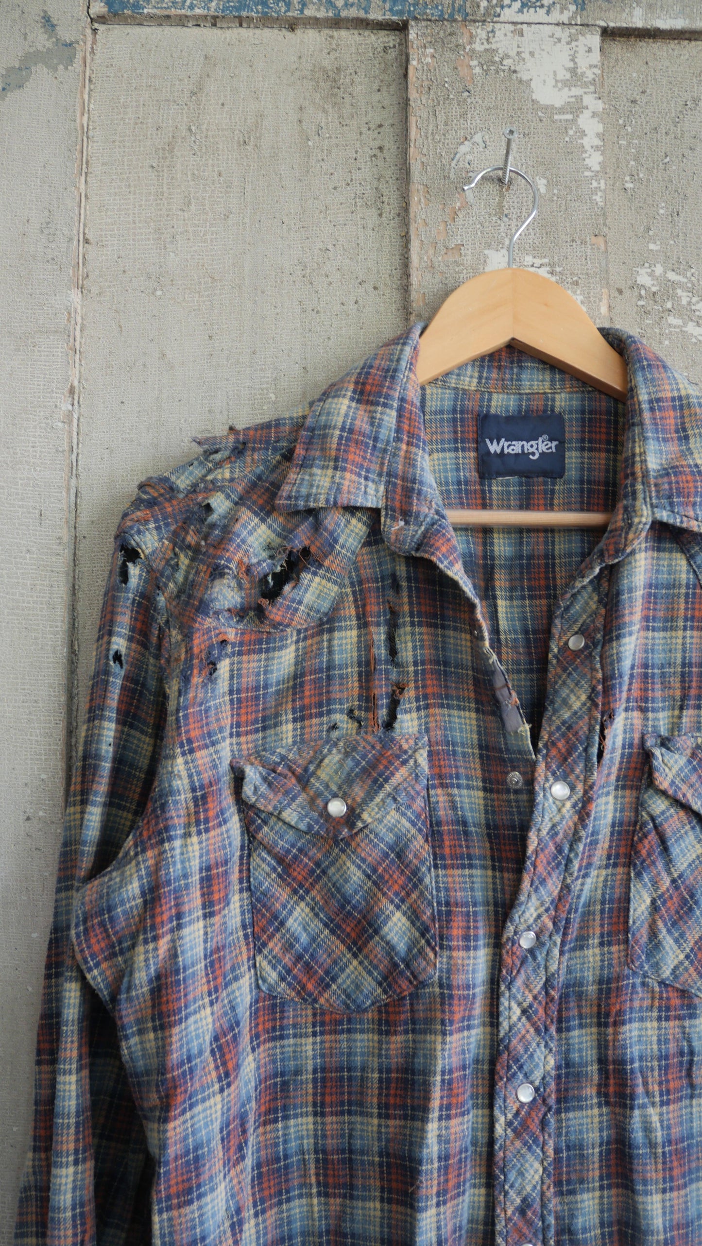 1980s Distressed Pearl Snap Flannel | L