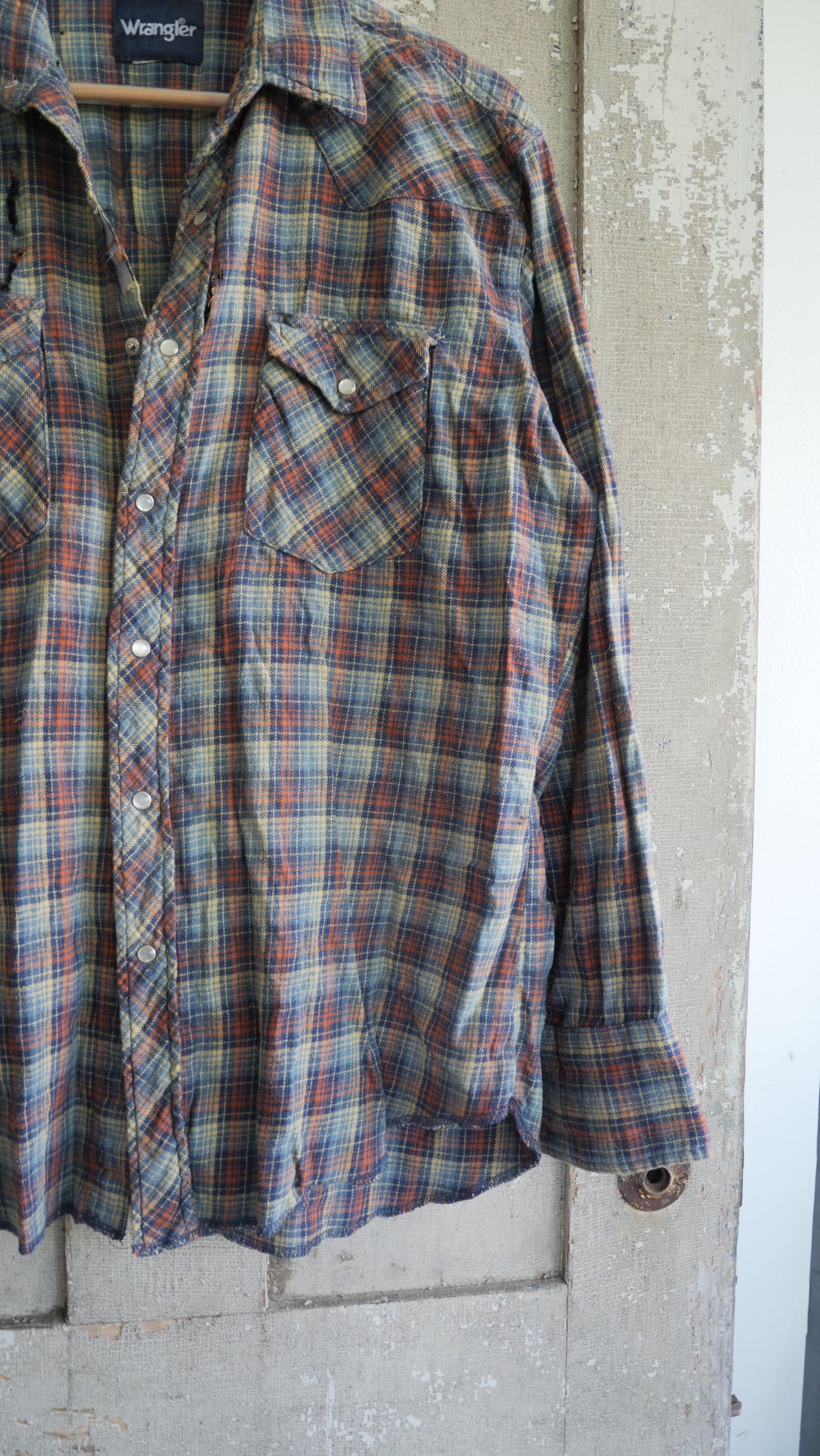 1980s Distressed Pearl Snap Flannel | L