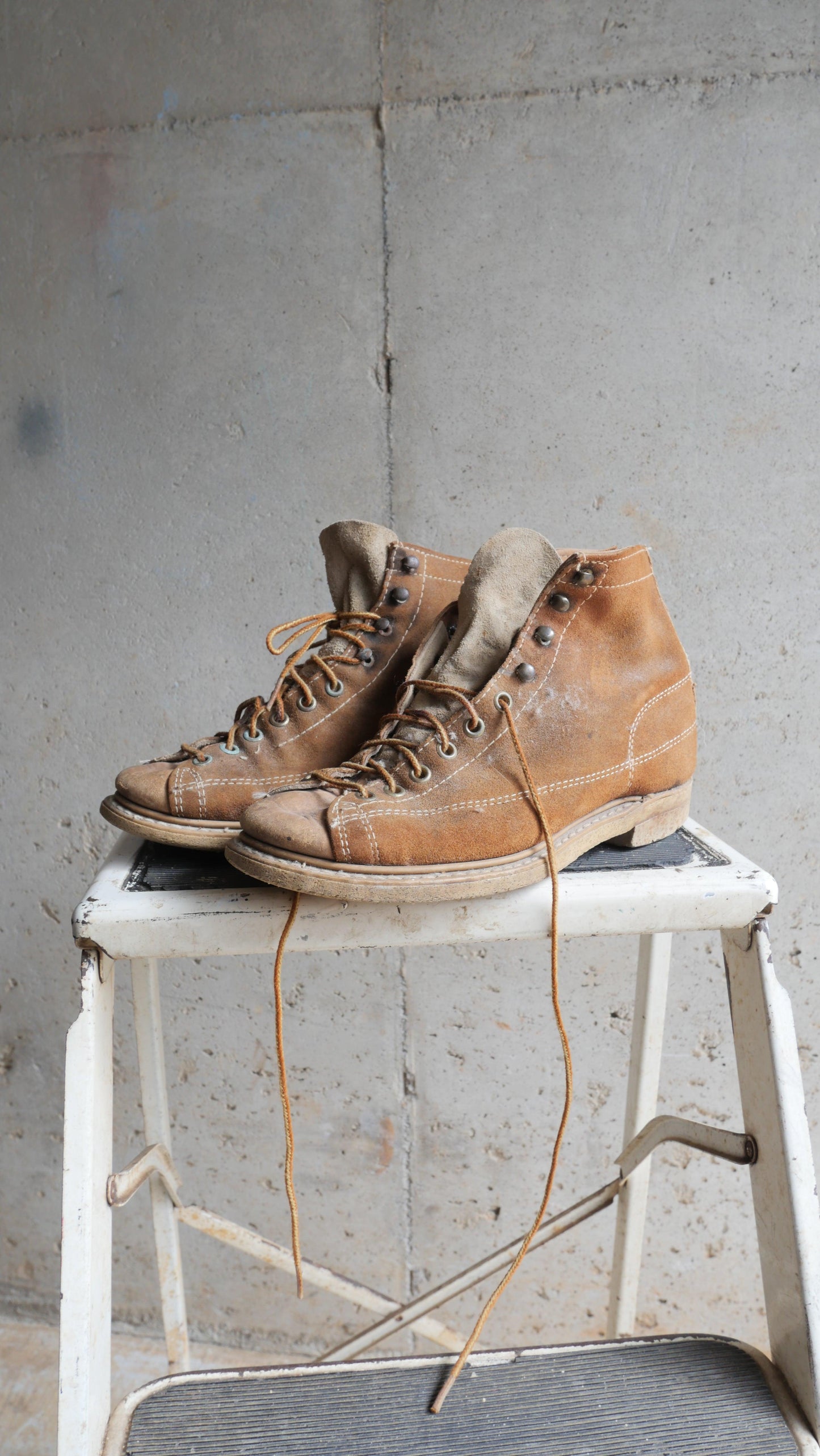 1970s Hiking Boots | 7