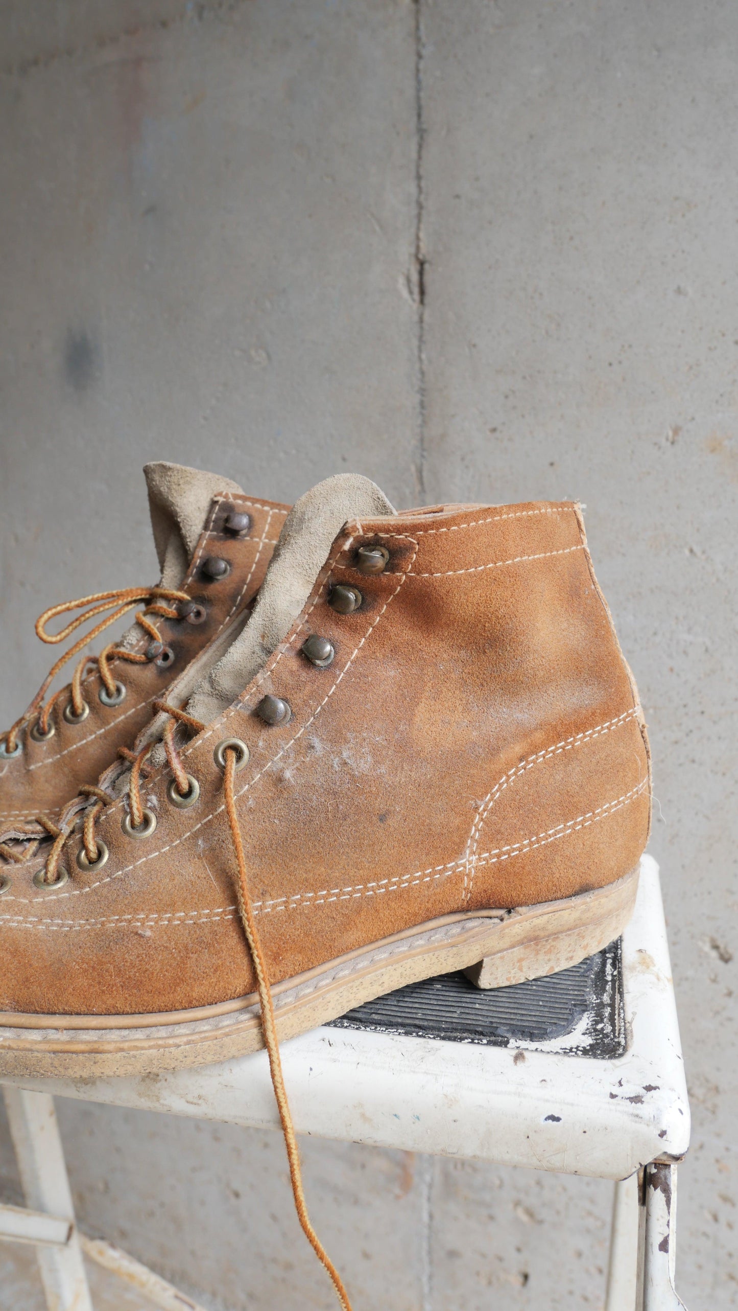 1970s Hiking Boots | 7