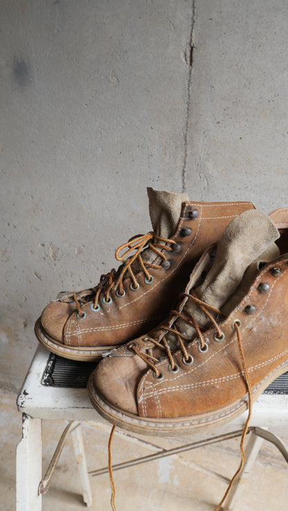 1970s Hiking Boots | 7