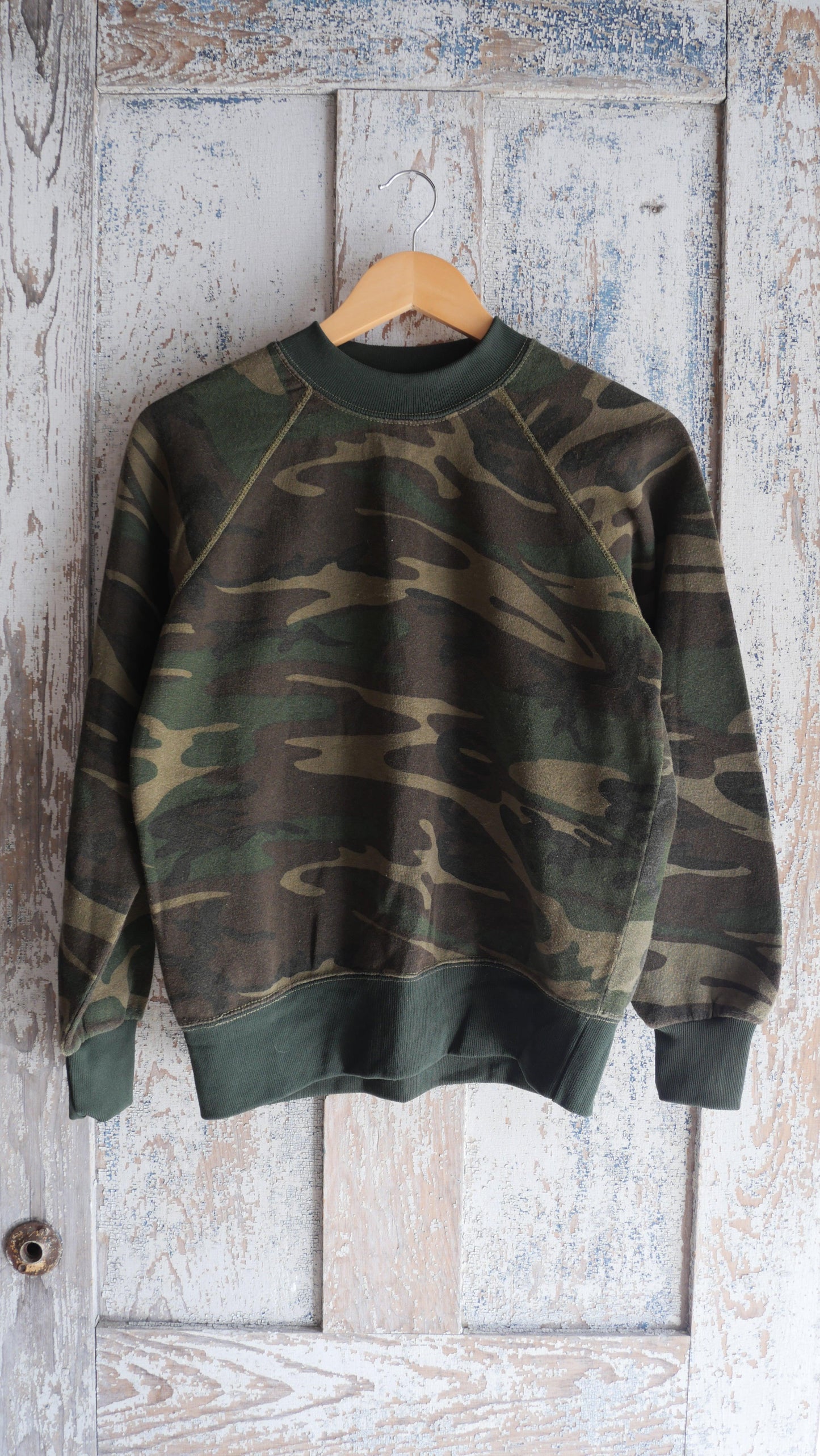1980s Camo Raglan Crewneck | M