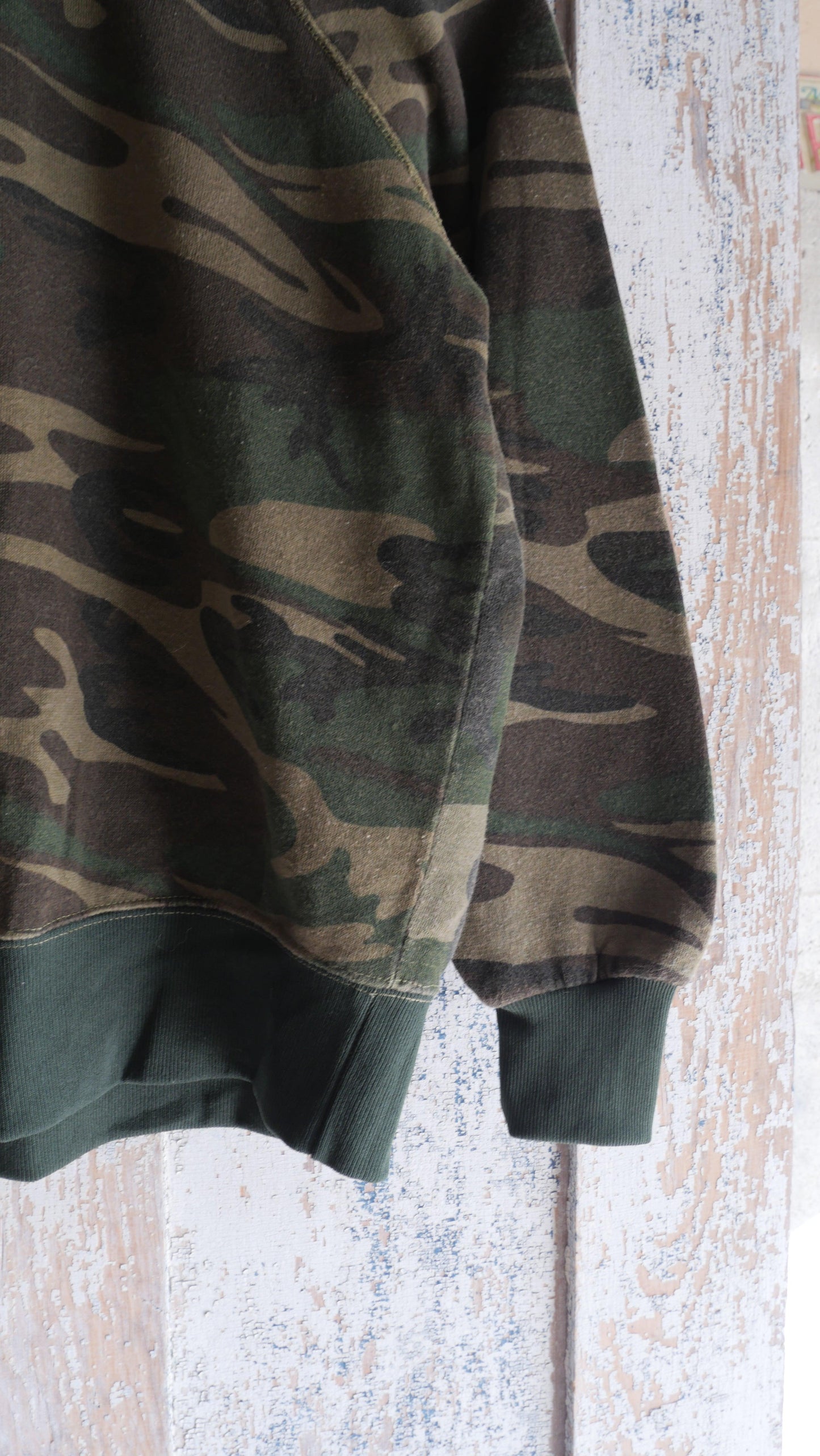 1980s Camo Raglan Crewneck | M