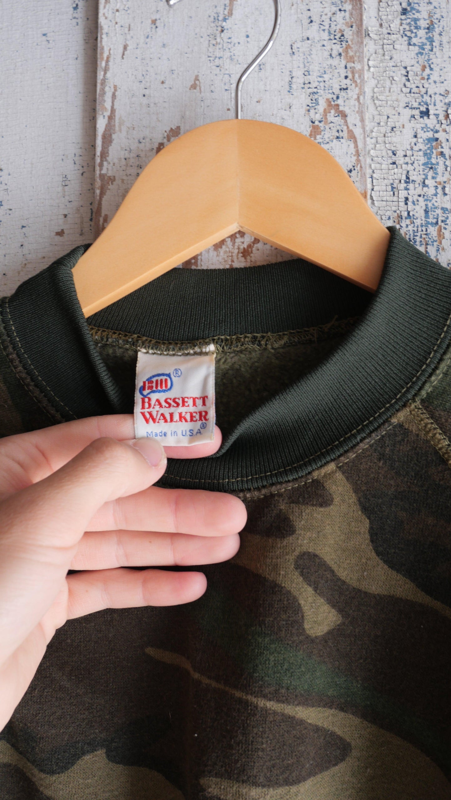 1980s Camo Raglan Crewneck | M