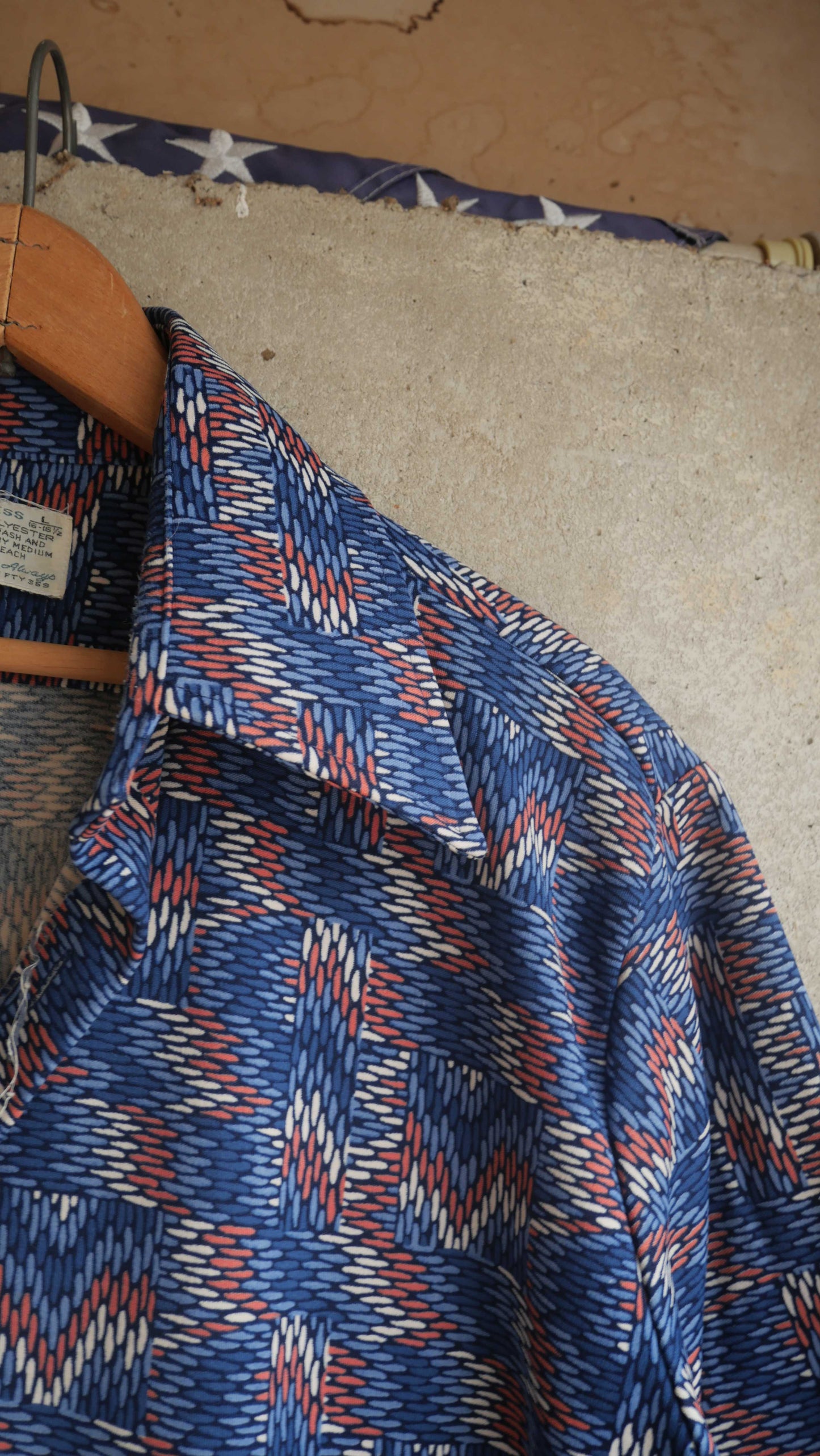 1970s Patterned Polyester Shirt | L