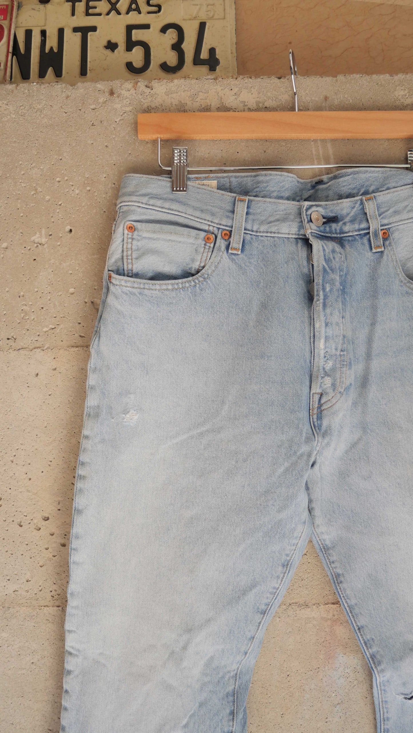2000s Light Wash 501 Levi's | 34