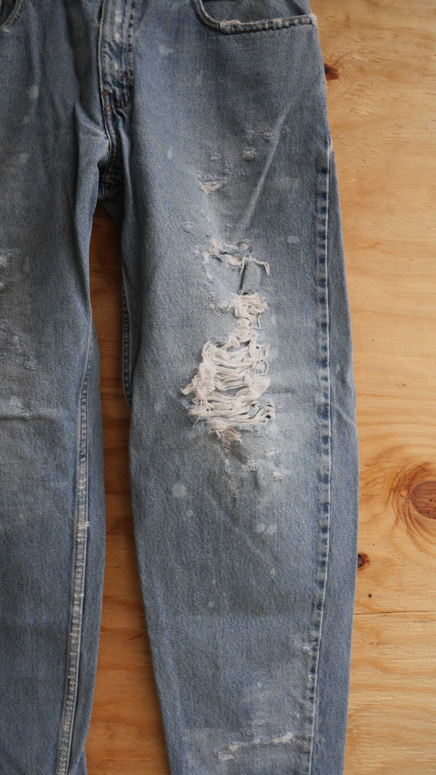 1990s Distressed Baggy Levi's | 32