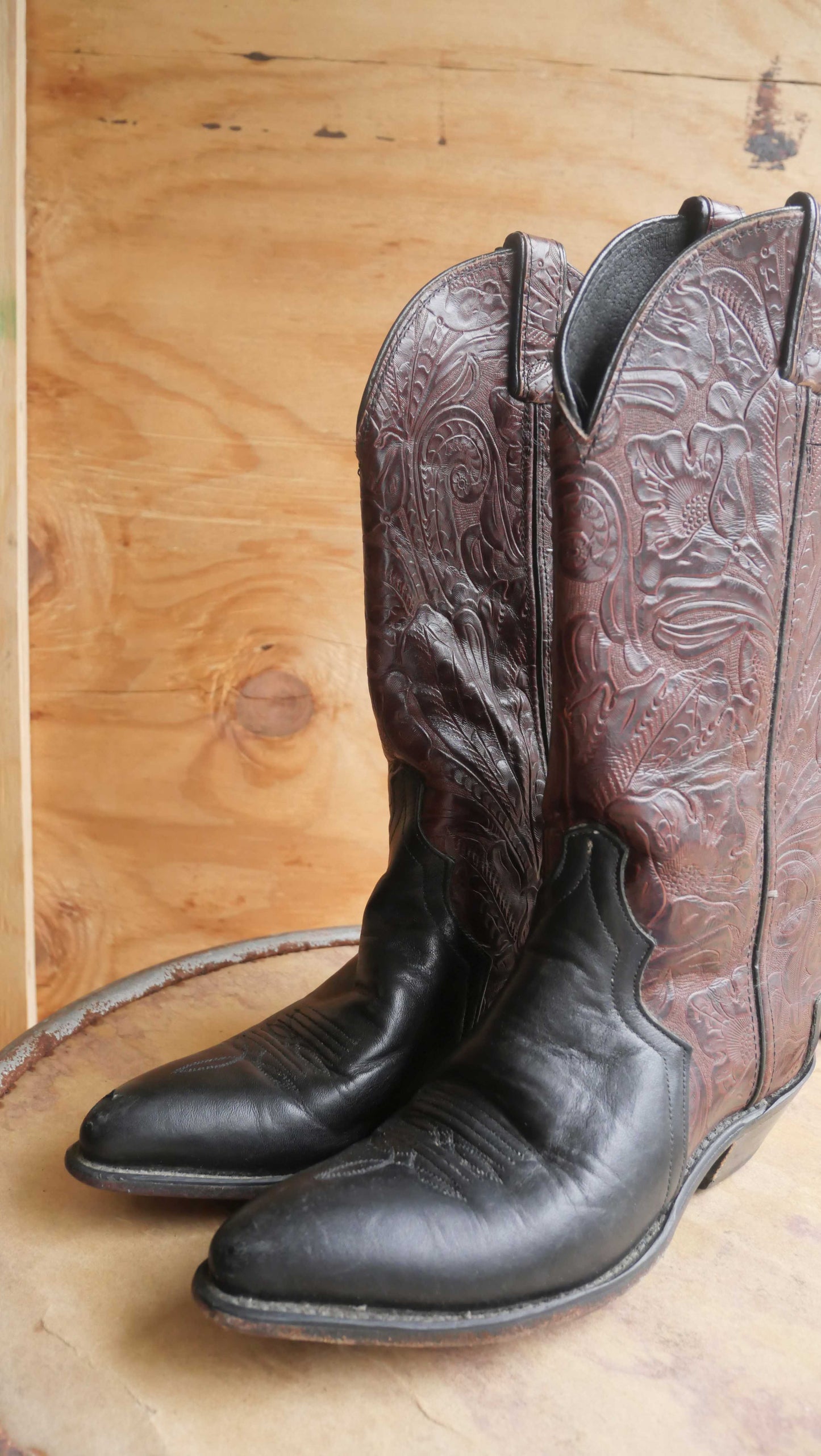 1980s Two Tone Cowboy Boots | 6.5