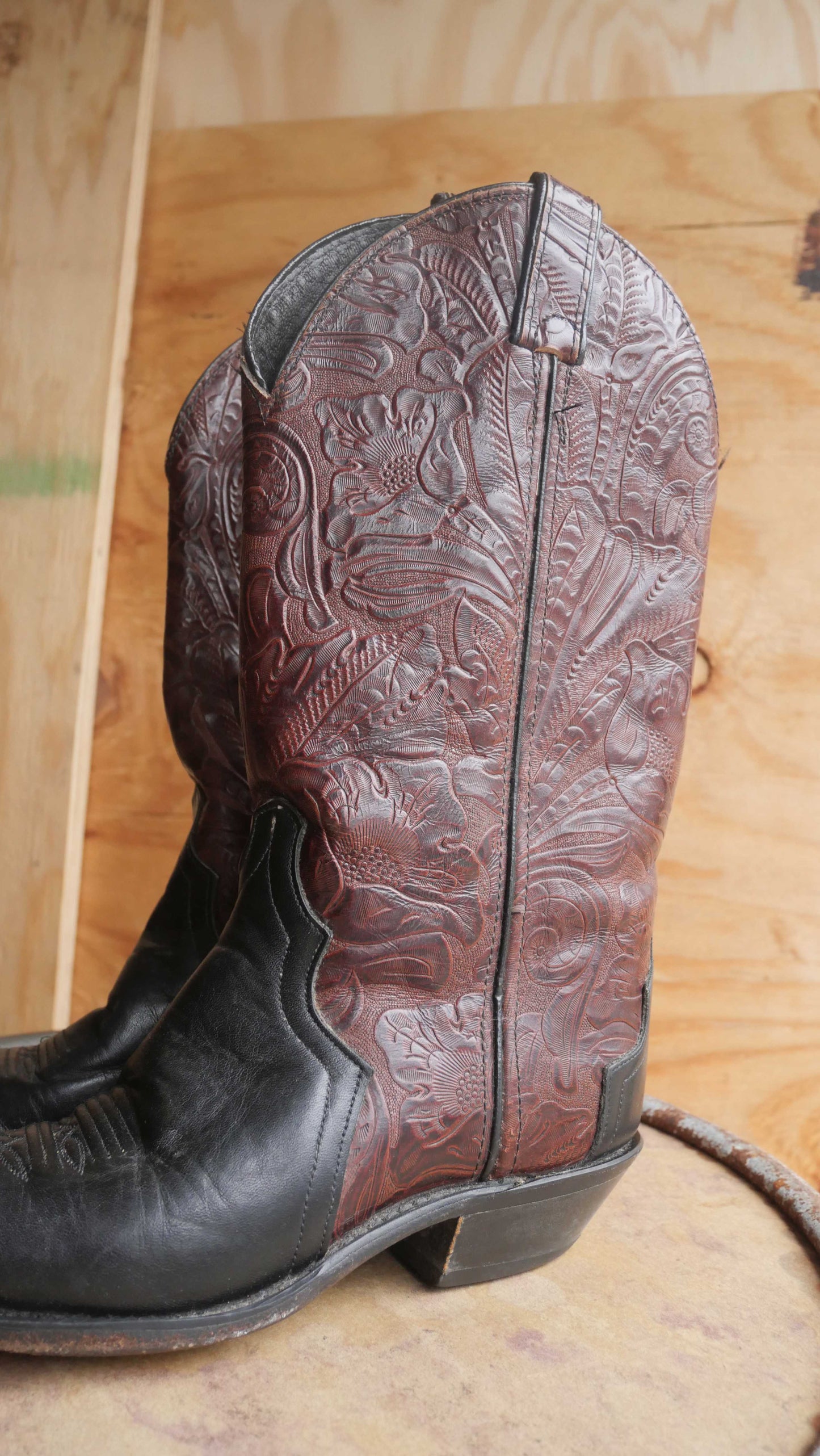 1980s Two Tone Cowboy Boots | 6.5