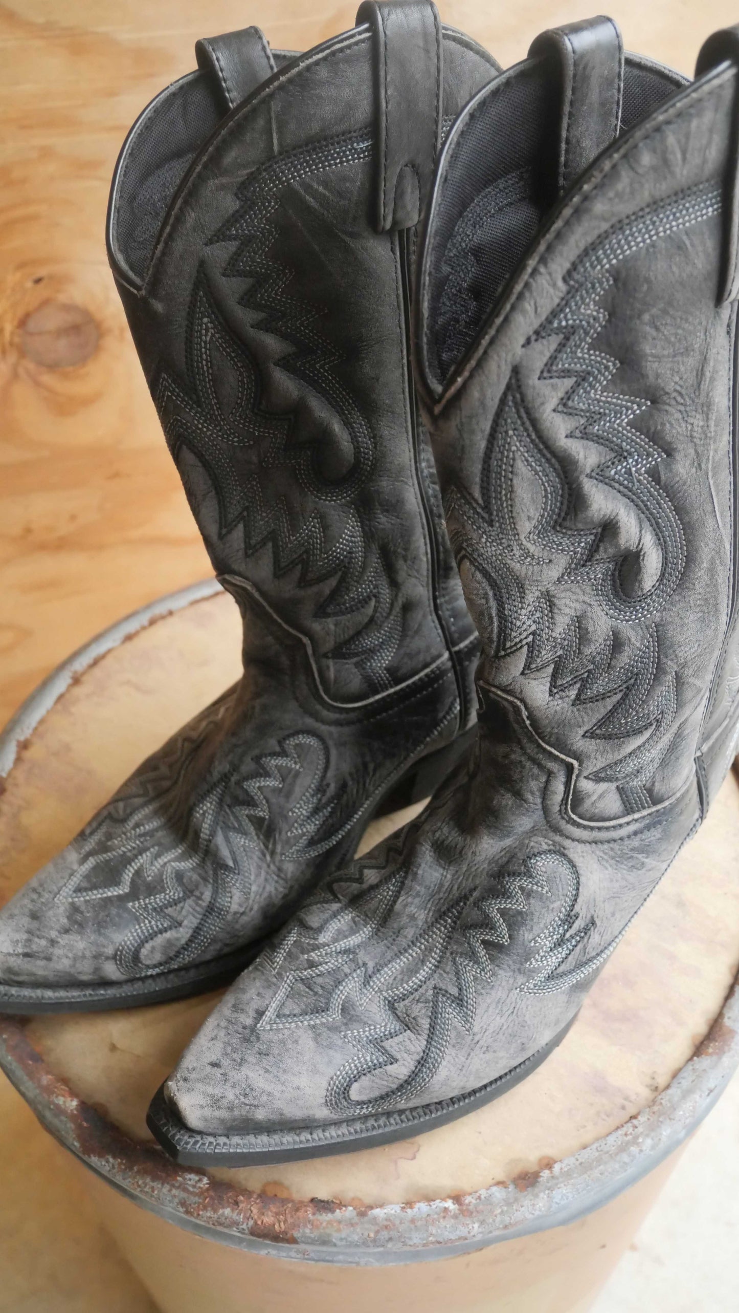 2000s Faded Black Cowboy Boots | 9.5