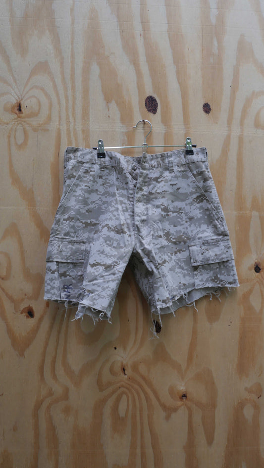 1990s Digital Camo Cut Offs | 32