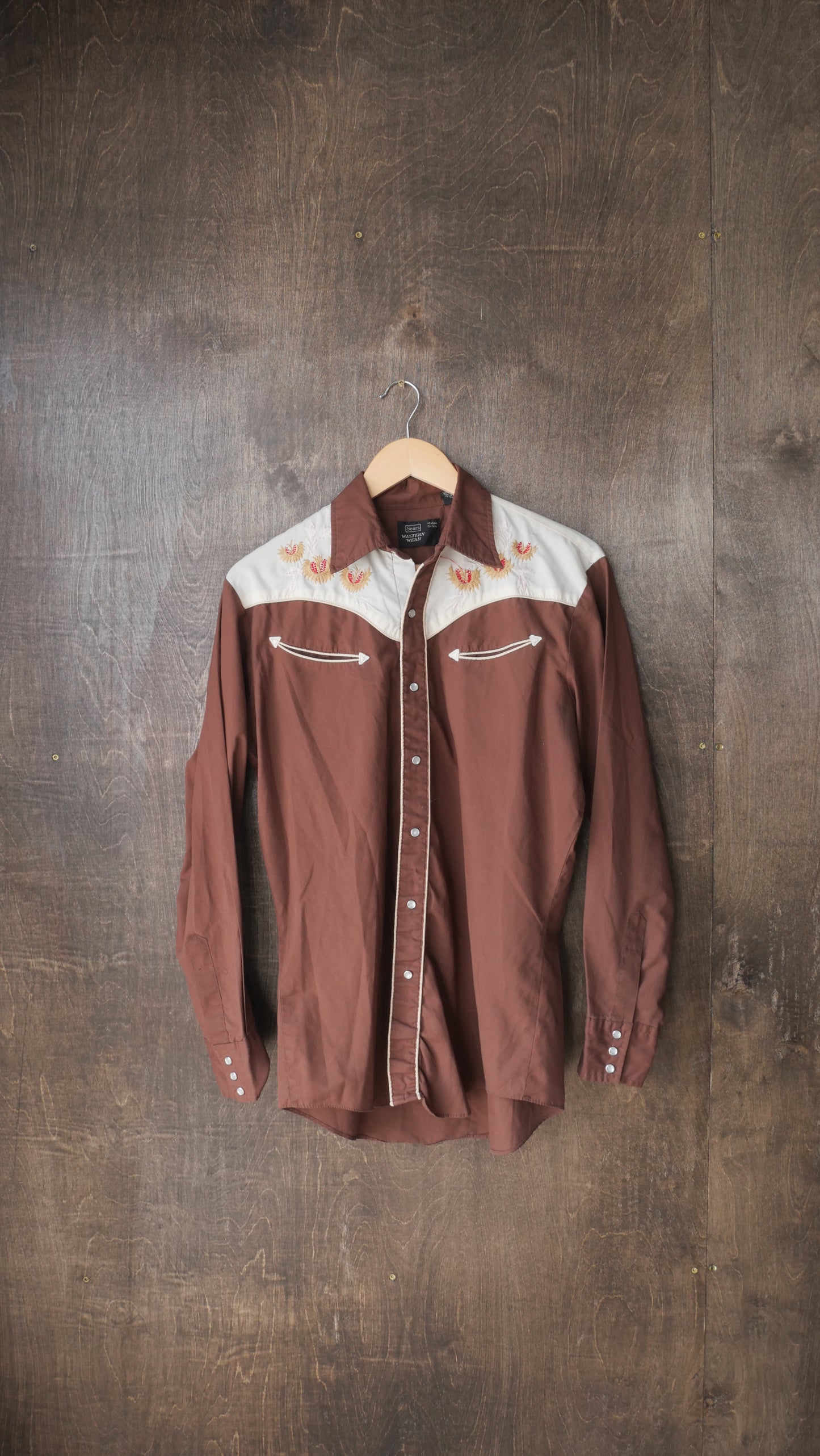 1970s Embroidered Pearl Snap | M