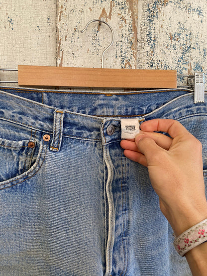 1990s Light Wash 501 Levi's | 32